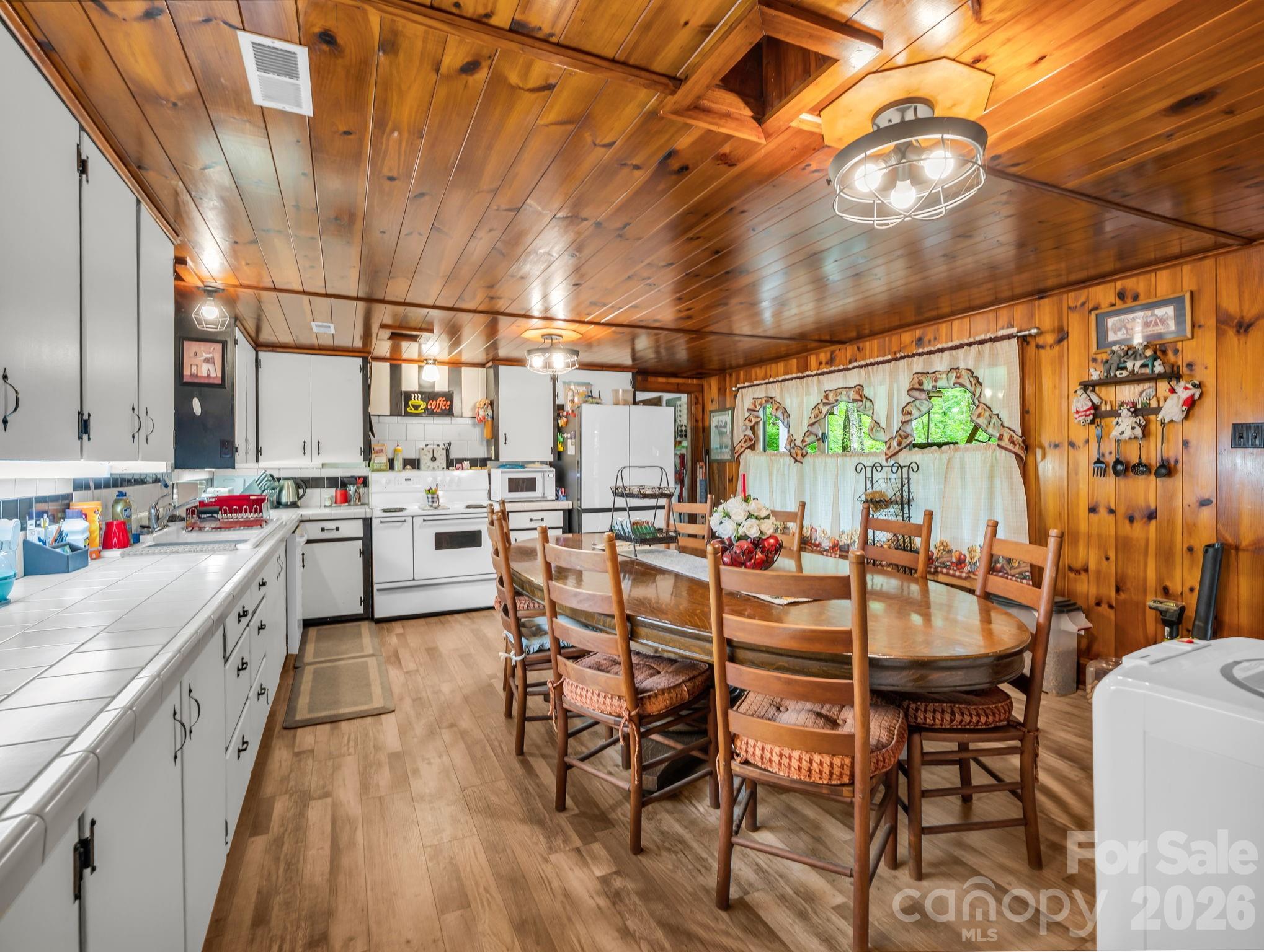 408 Hollis Road — Ellenboro
