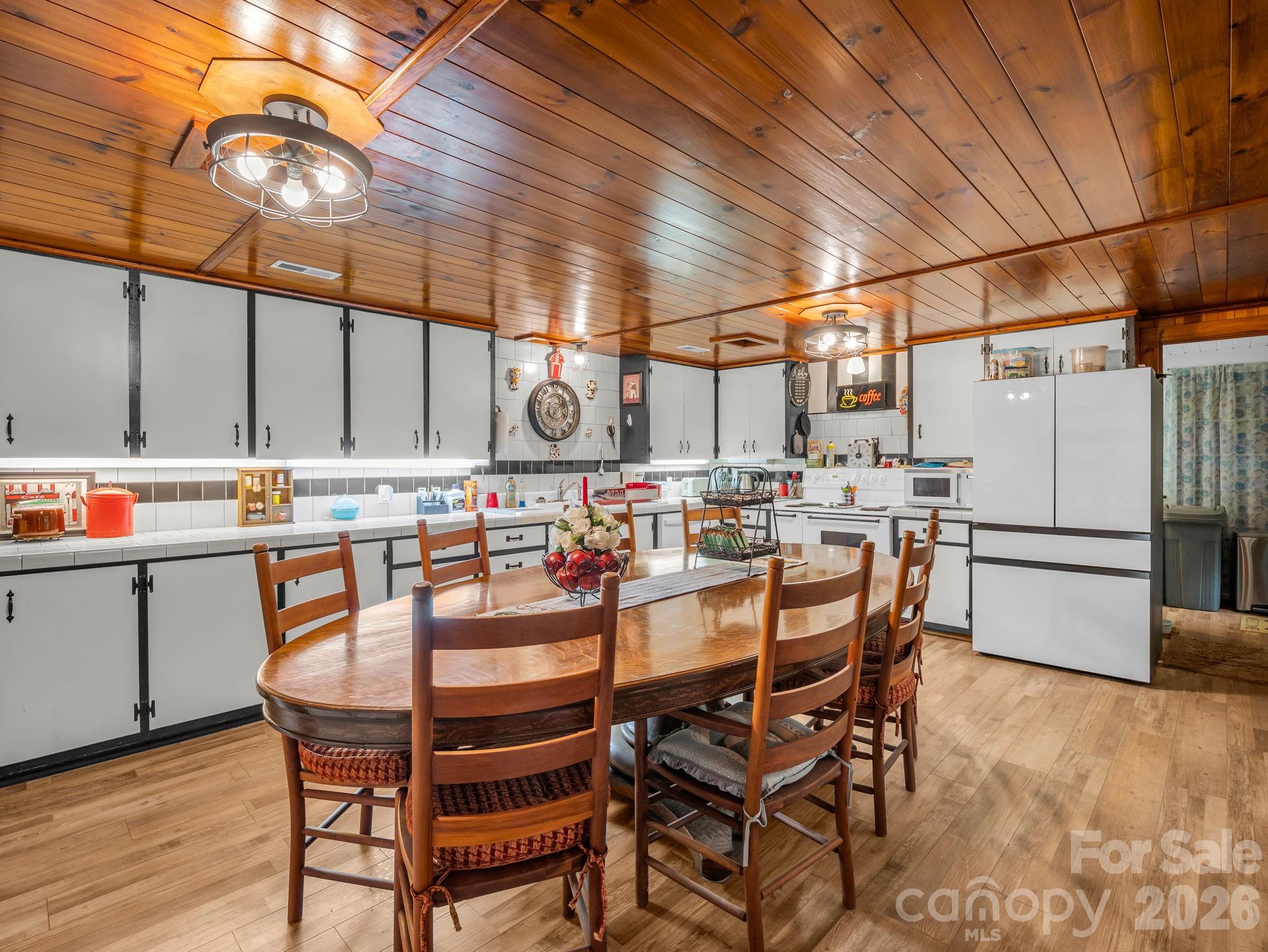 408 Hollis Road — Ellenboro