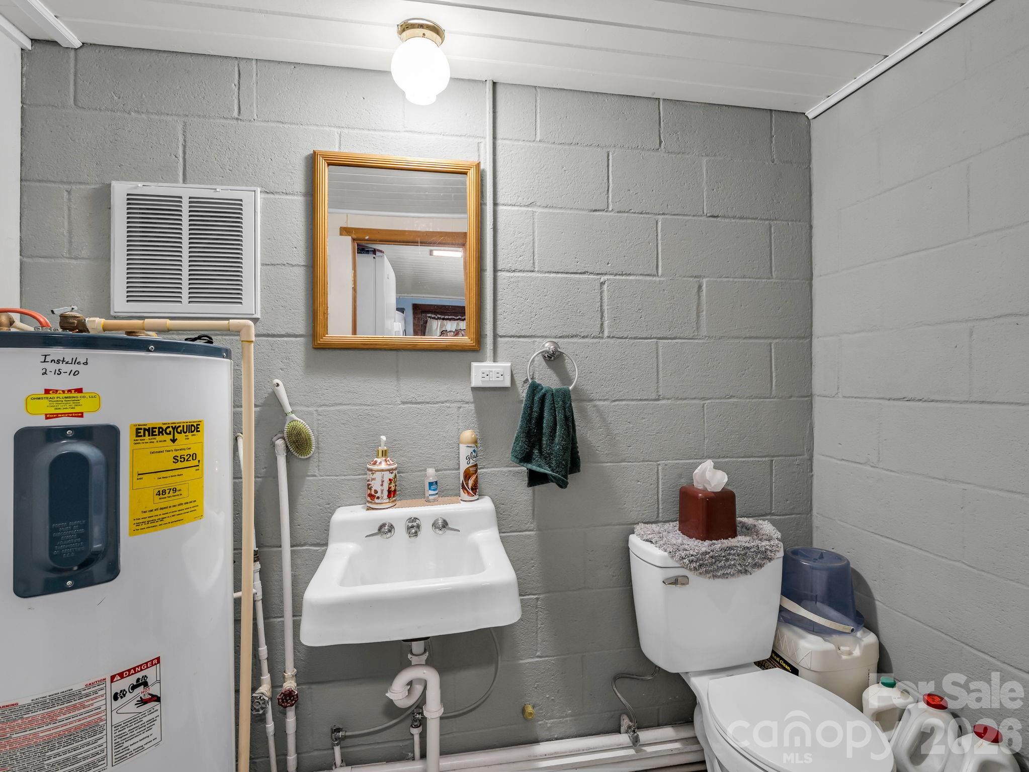 408 Hollis Road — Ellenboro