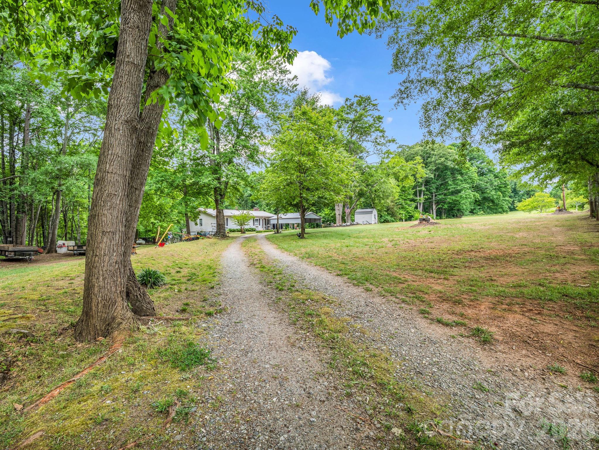 408 Hollis Road — Ellenboro