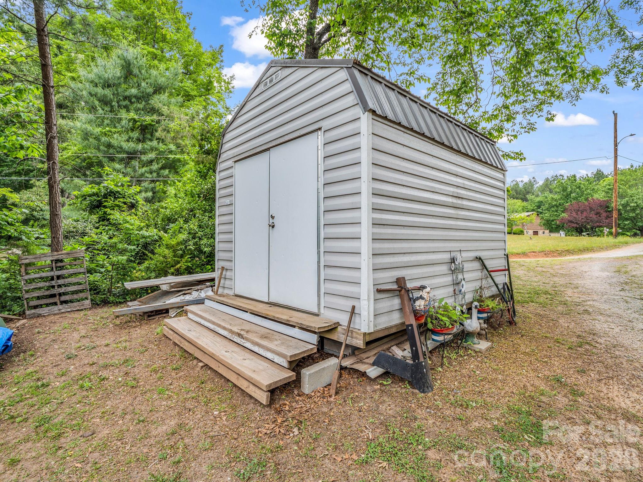 408 Hollis Road — Ellenboro