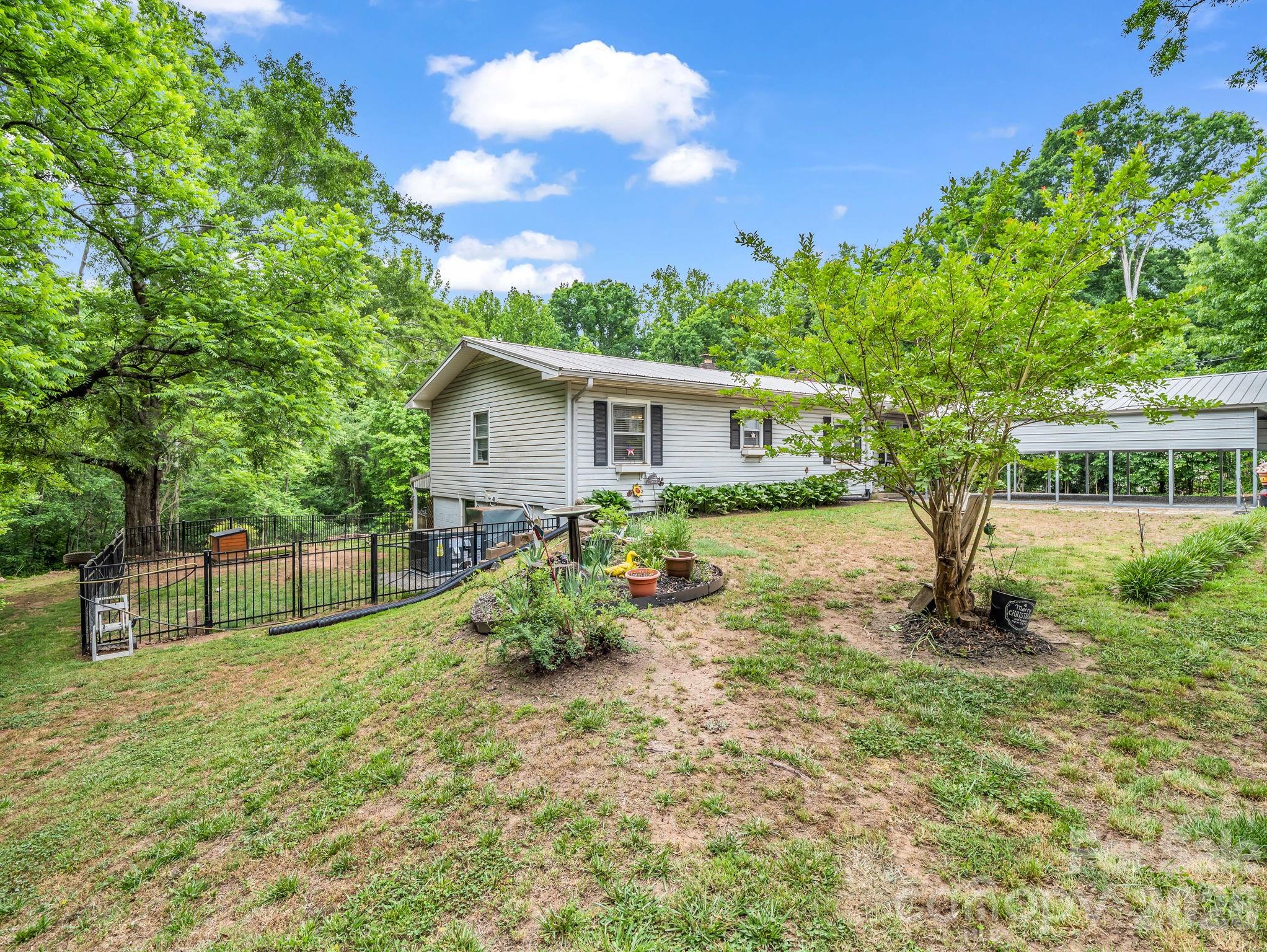 408 Hollis Road — Ellenboro