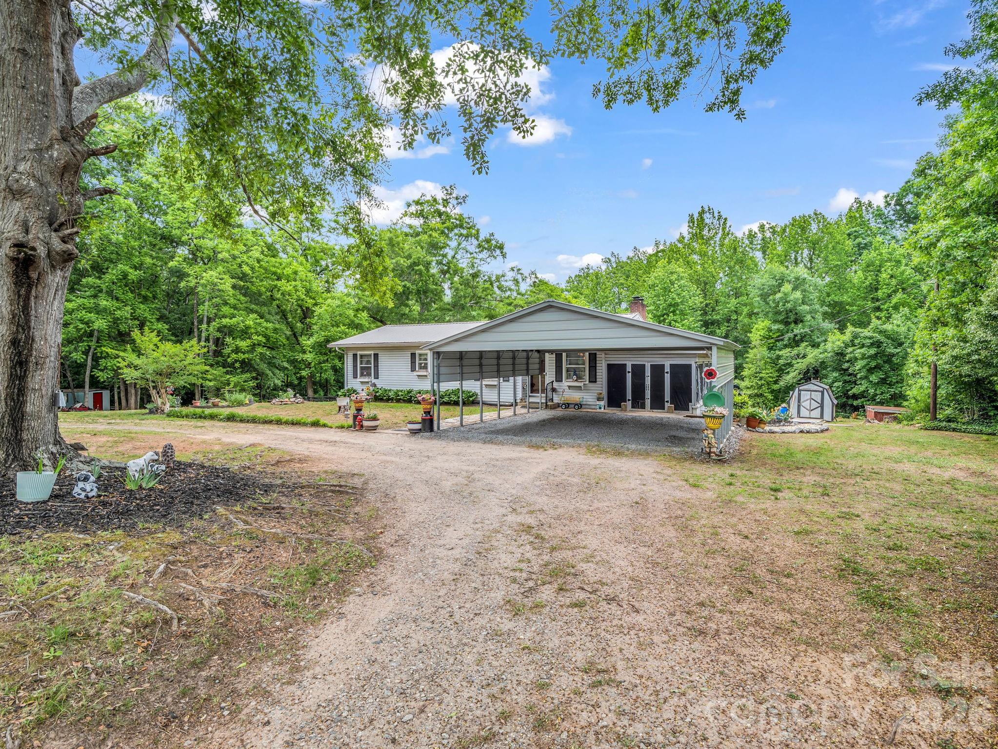 408 Hollis Road — Ellenboro