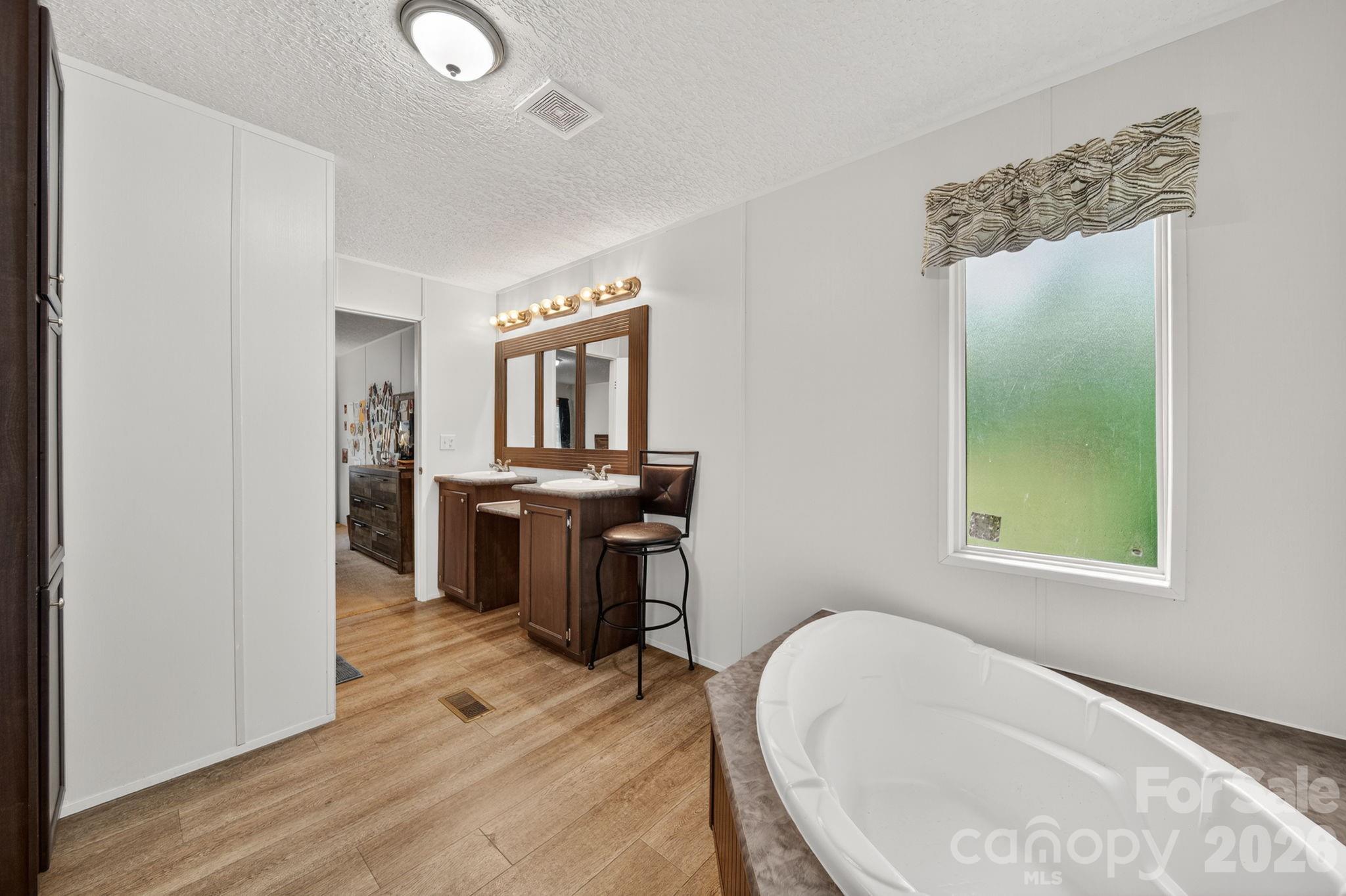 6956 Jamestowne Road — Lancaster