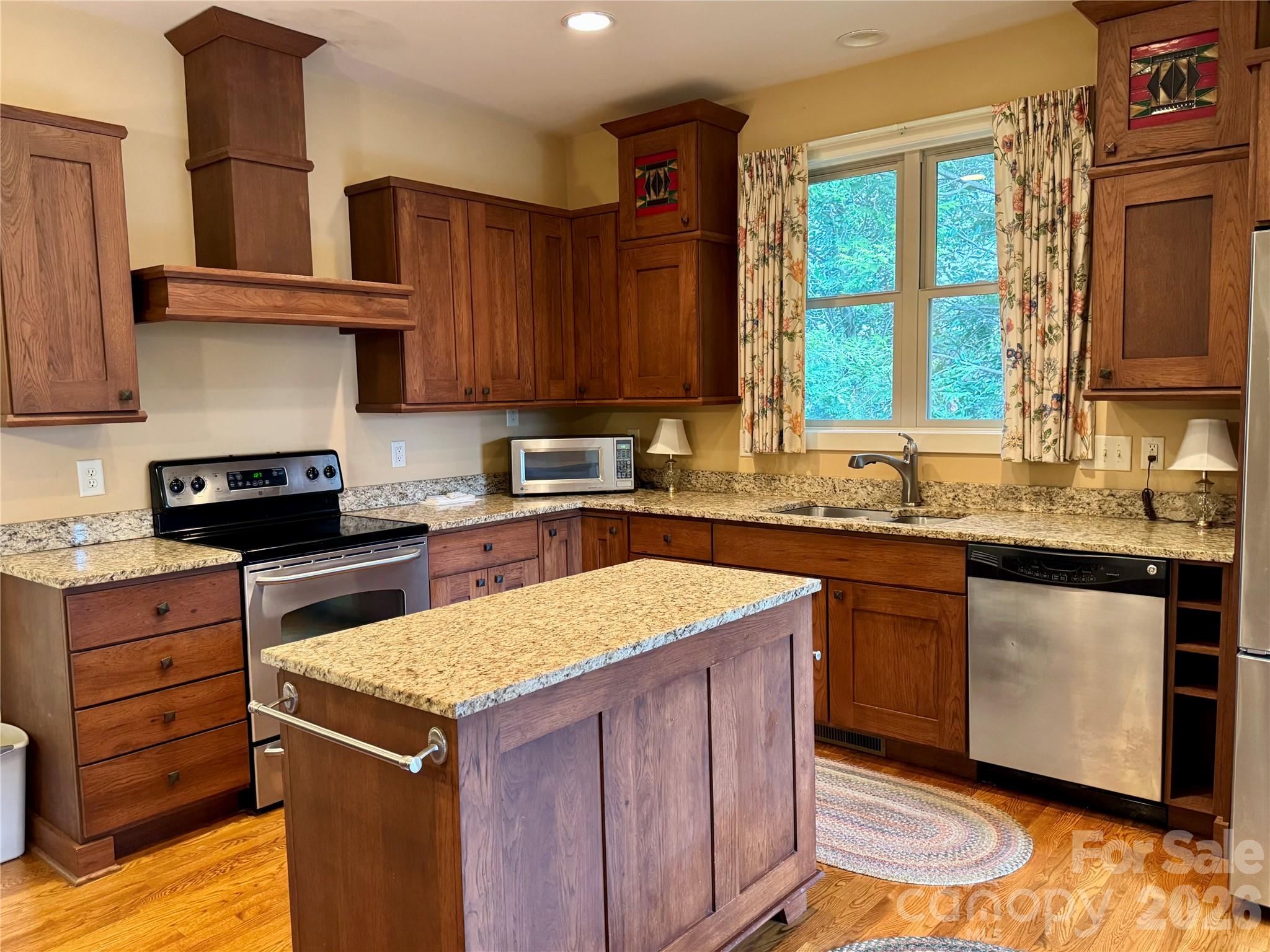 894 Dunroy Drive — Hendersonville
