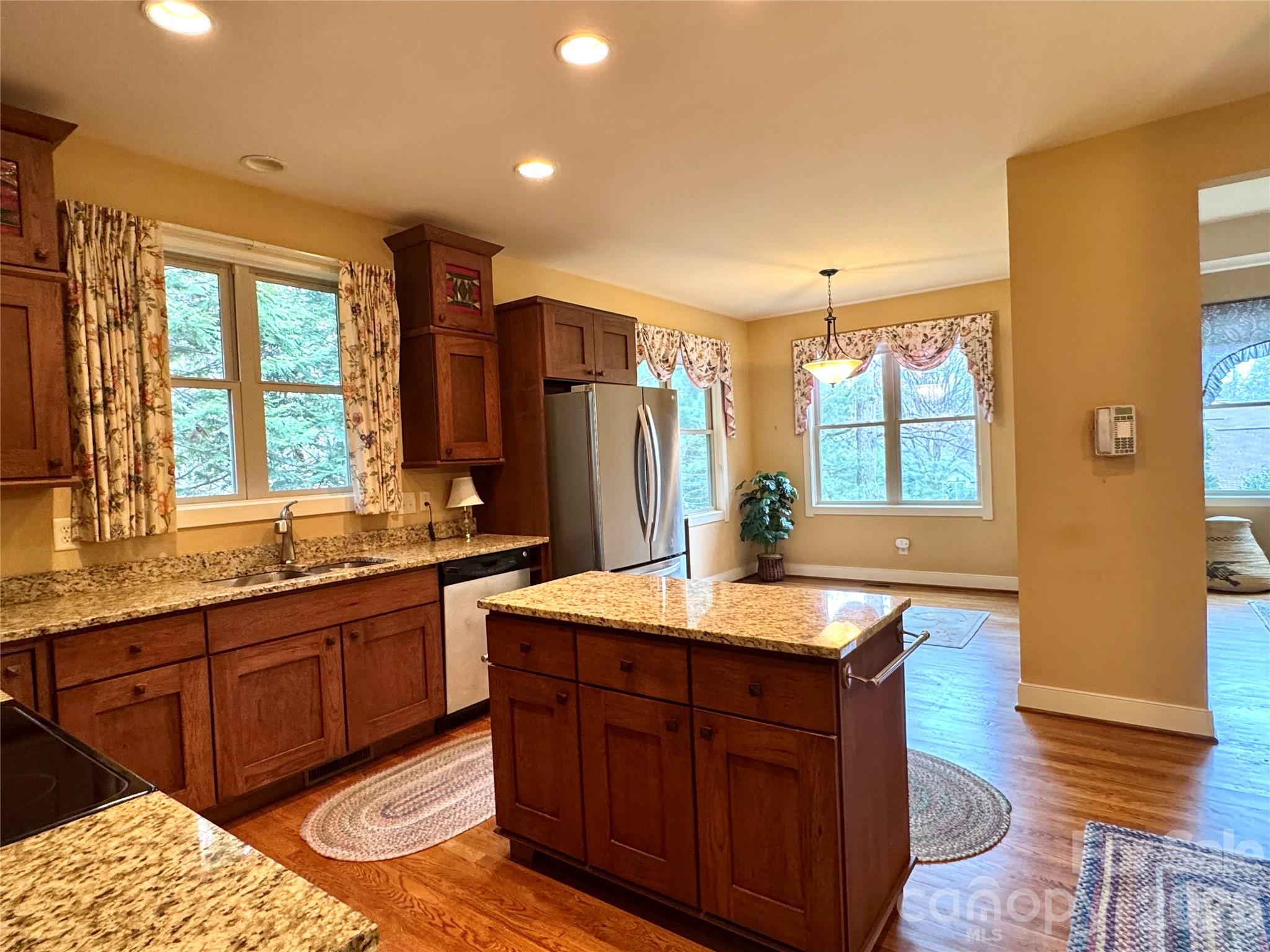894 Dunroy Drive — Hendersonville