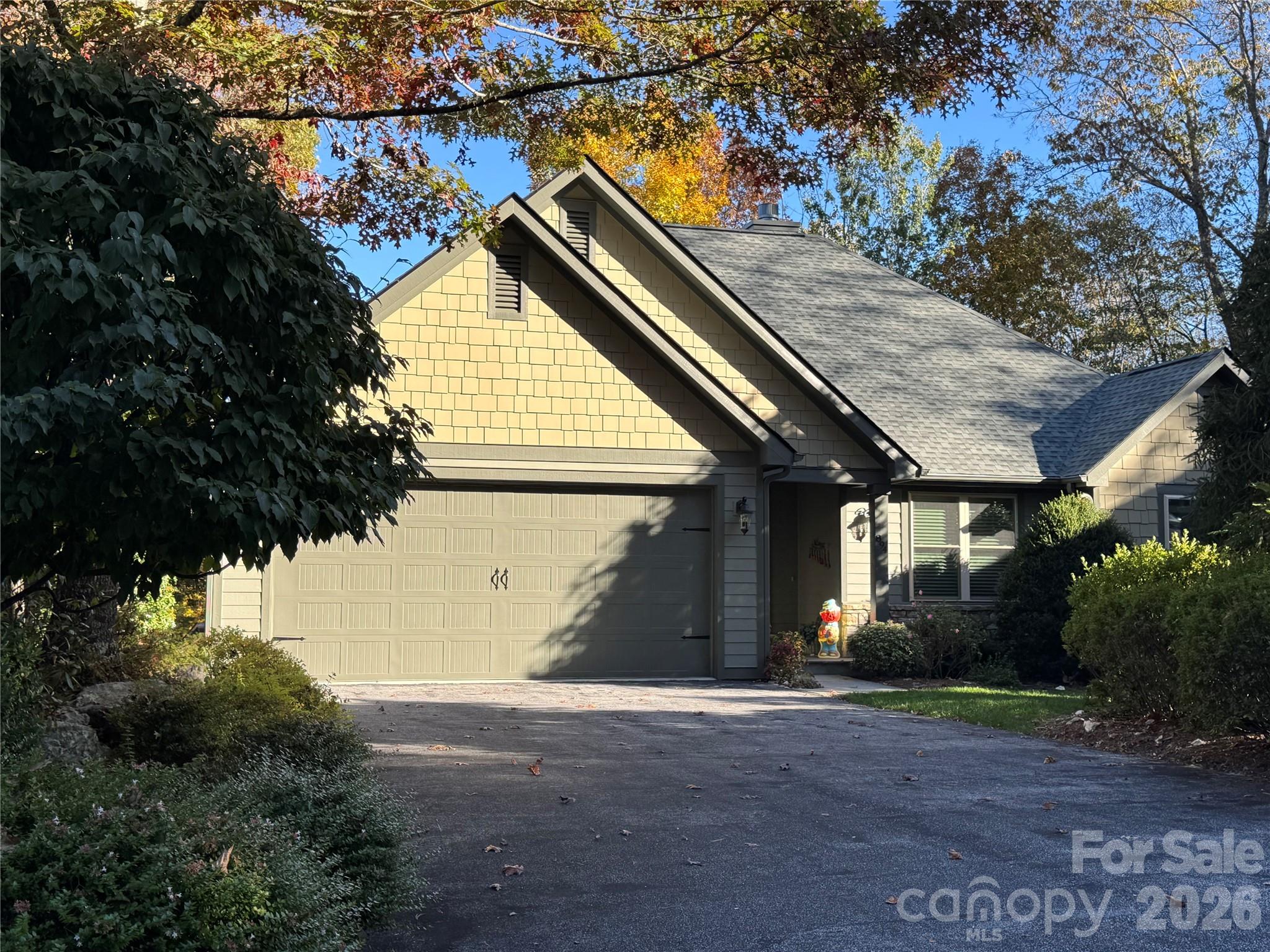 894 Dunroy Drive — Hendersonville