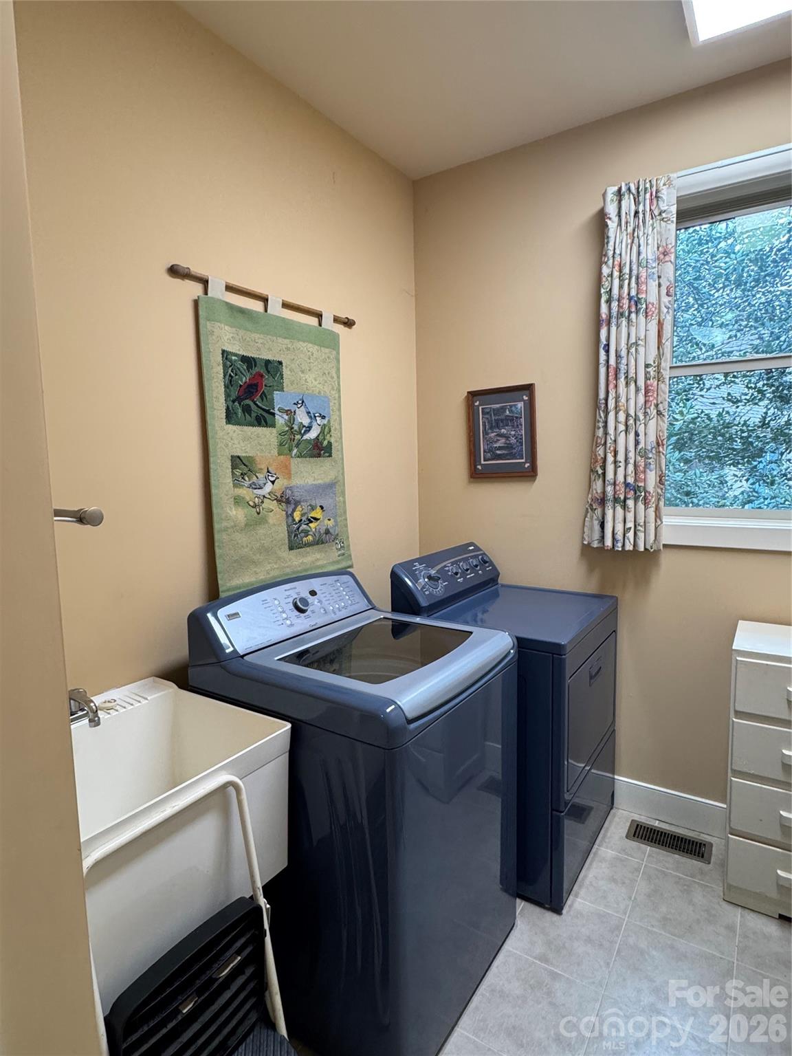 894 Dunroy Drive — Hendersonville