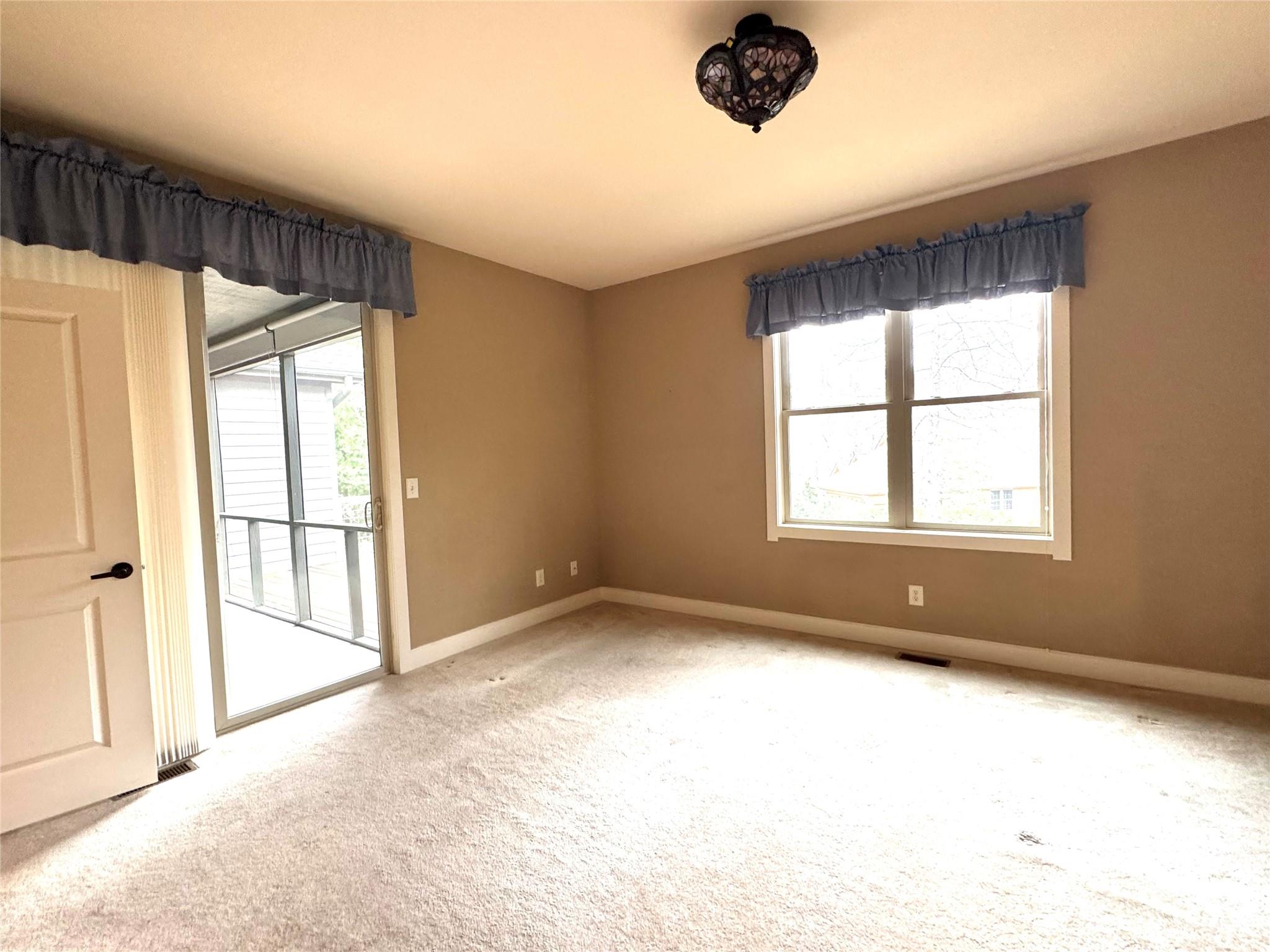 894 Dunroy Drive — Hendersonville