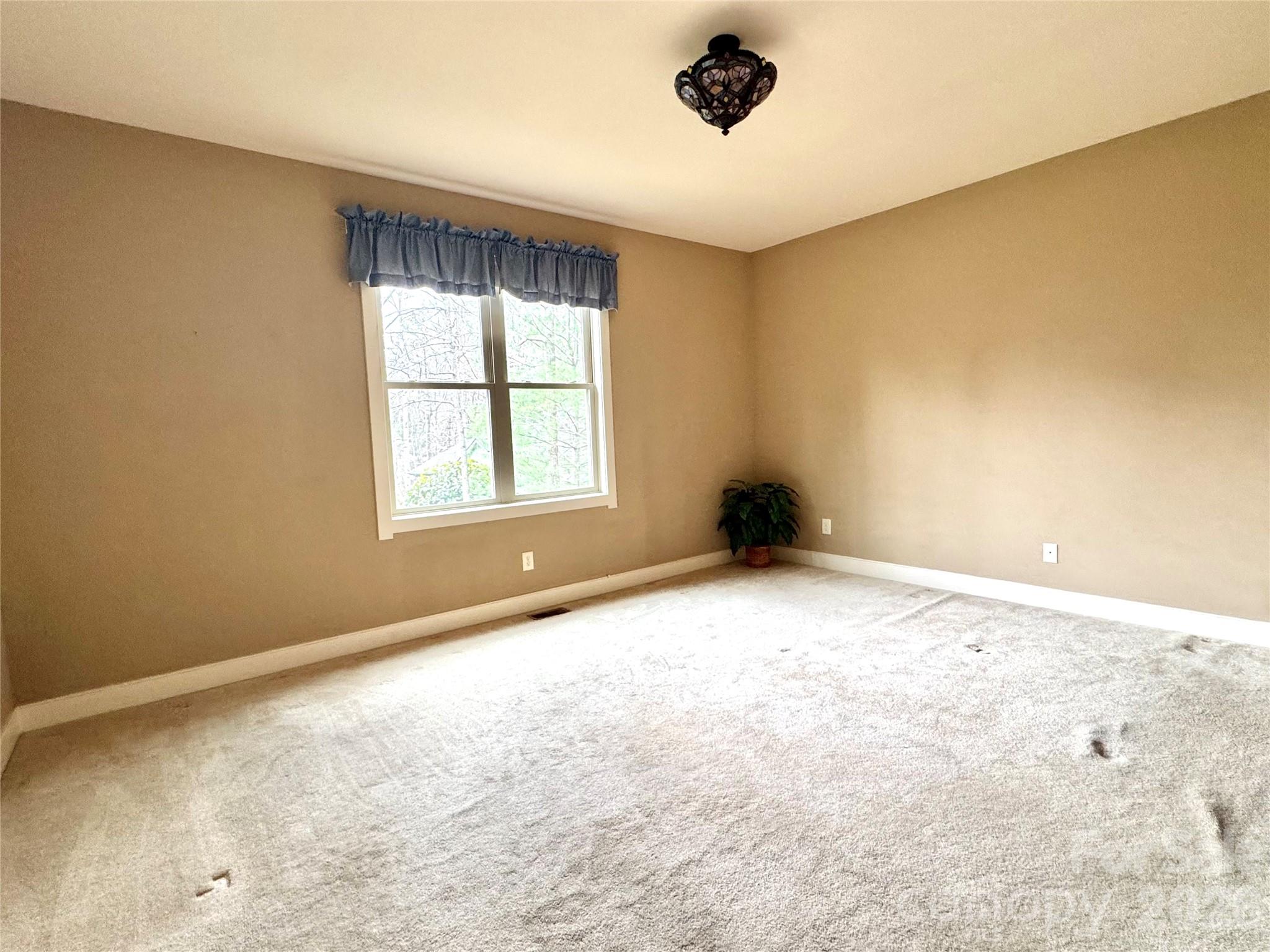 894 Dunroy Drive — Hendersonville