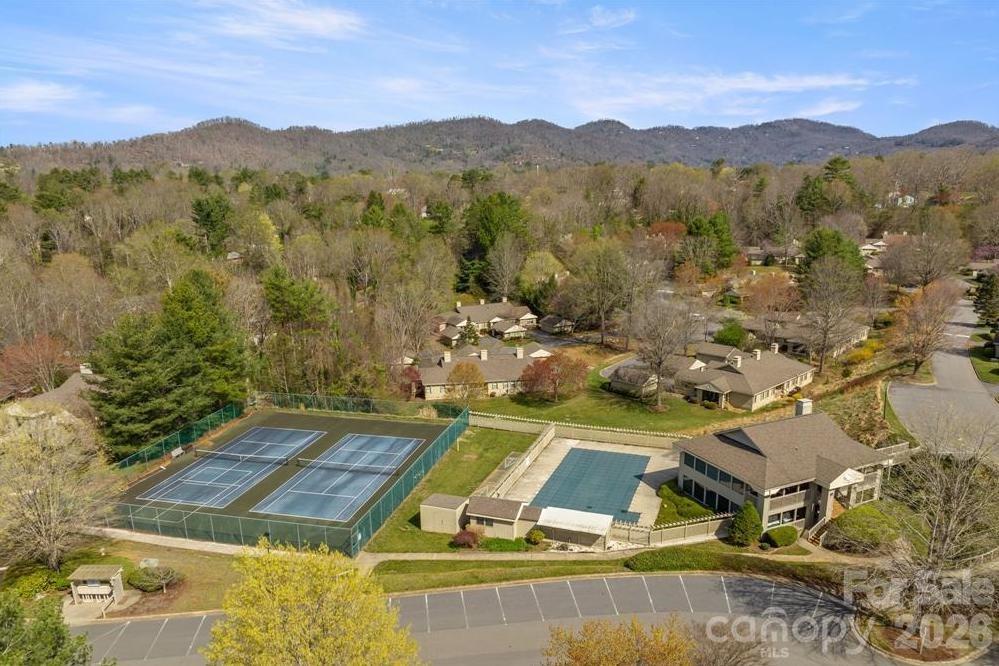 2401 Abbey Circle — Asheville