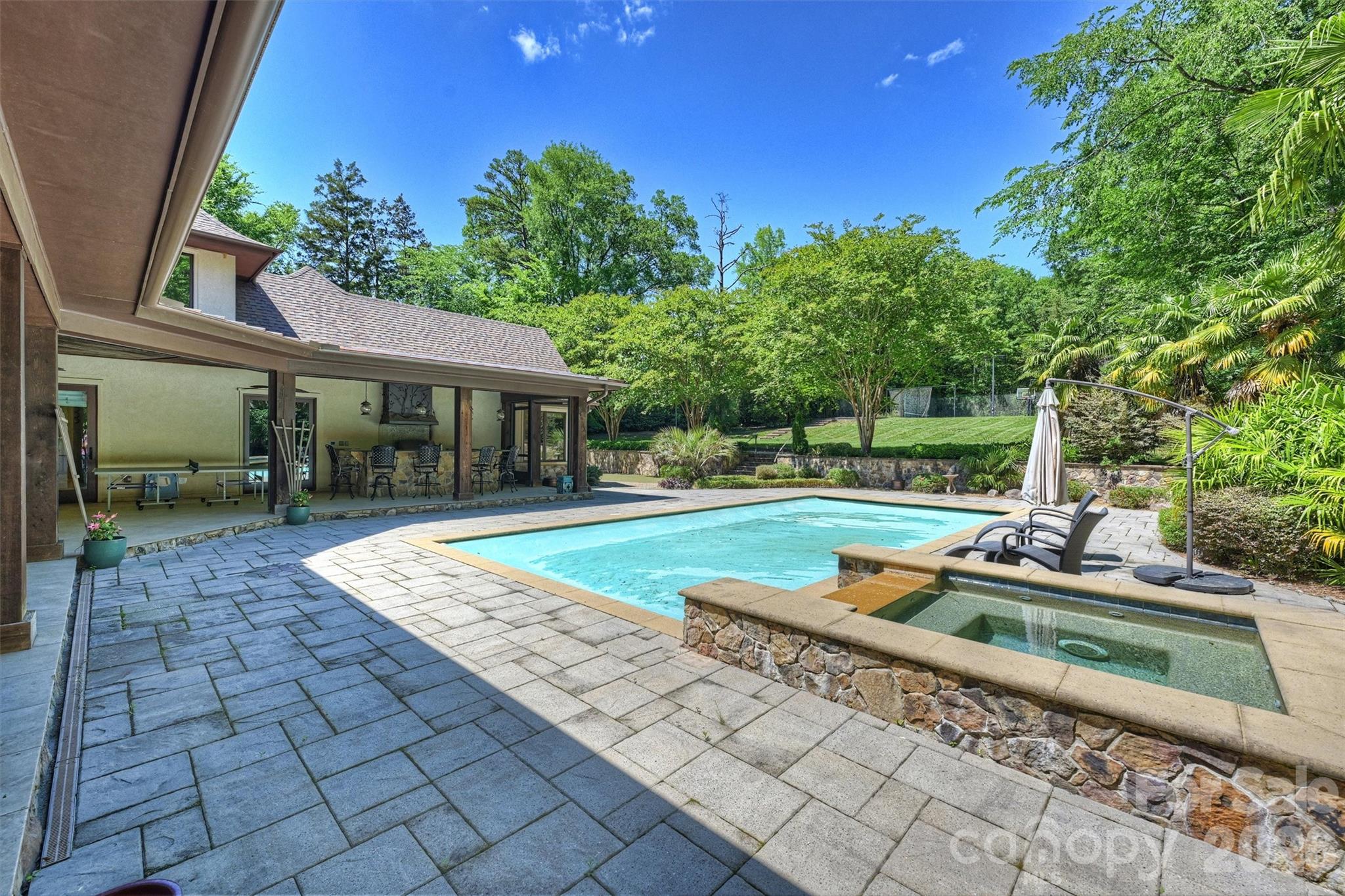 4901 Carmel Park Drive — Charlotte
