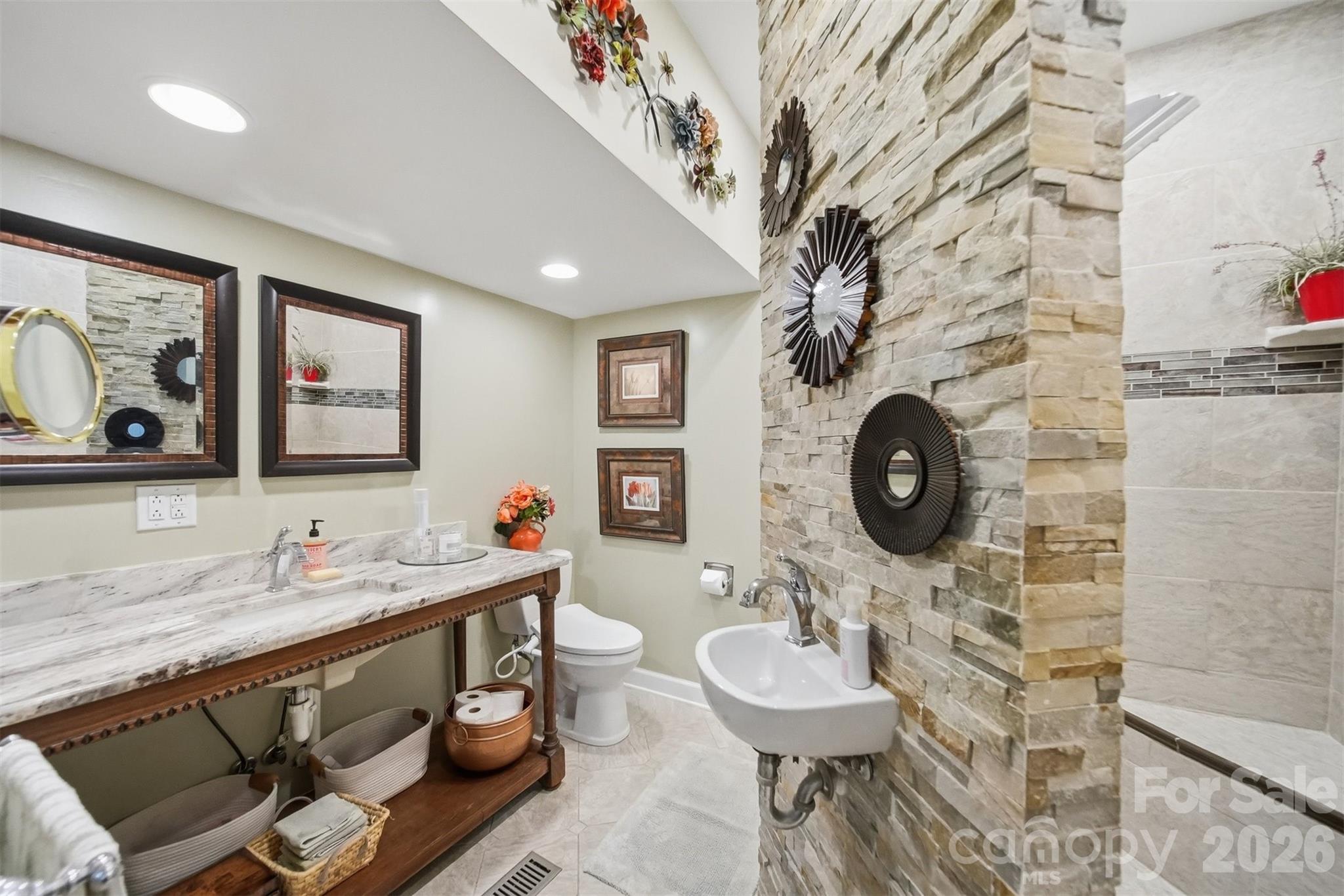 3497 Blue Creek Road — Lenoir