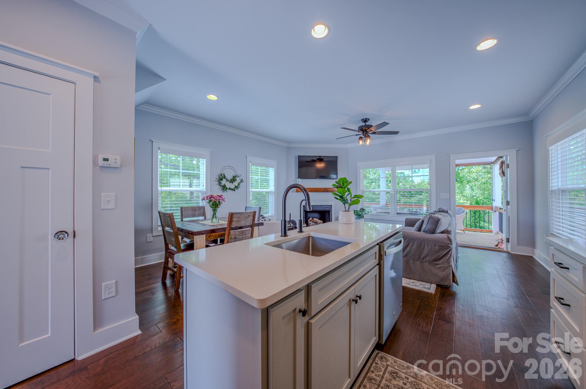 15 Tudor Way — Black Mountain