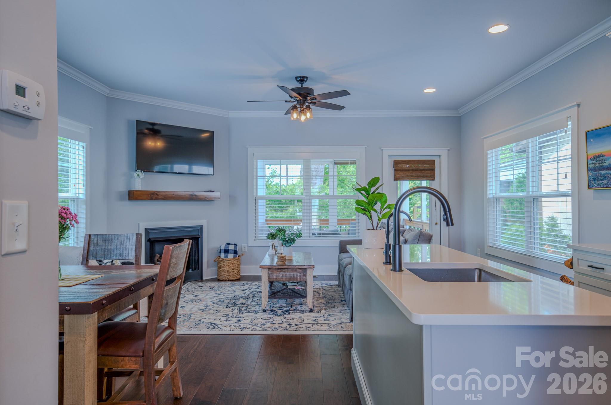 15 Tudor Way — Black Mountain