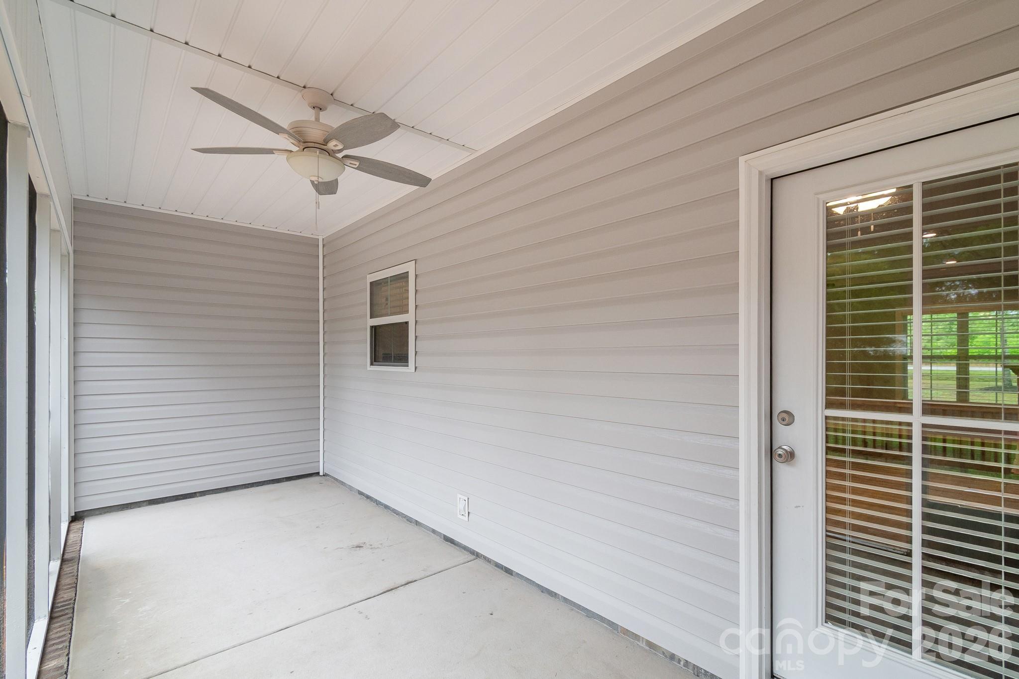 939 Old Stagecoach Road — Camden