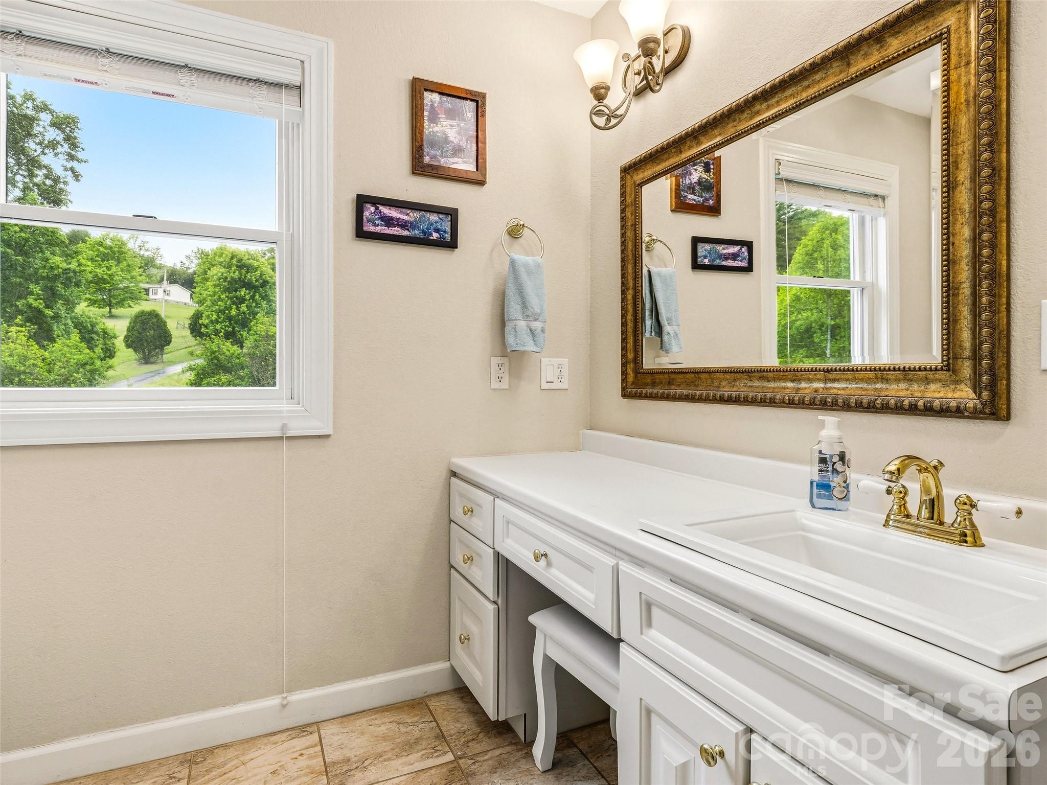 530 Windom Cove — Burnsville