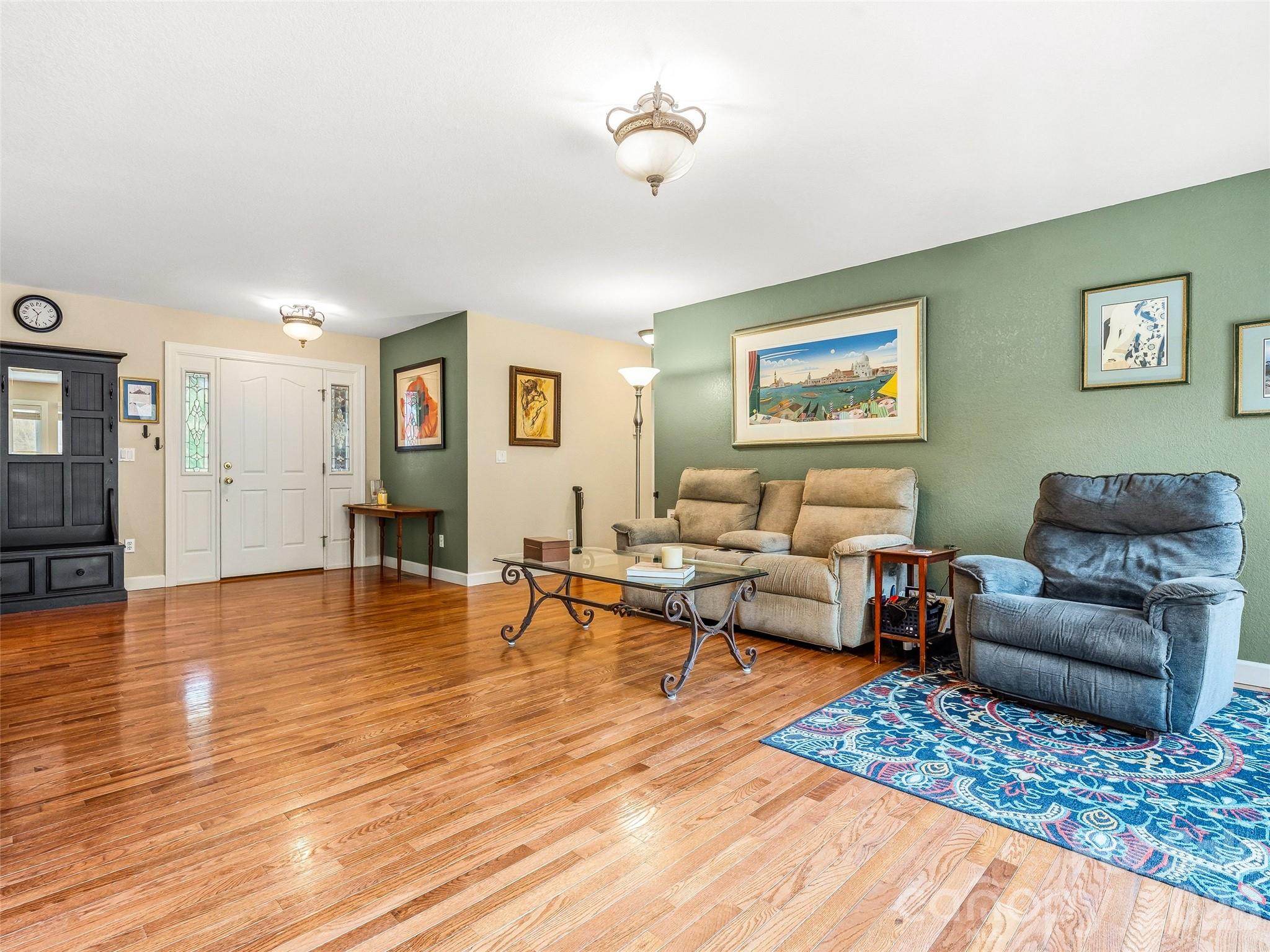 530 Windom Cove — Burnsville