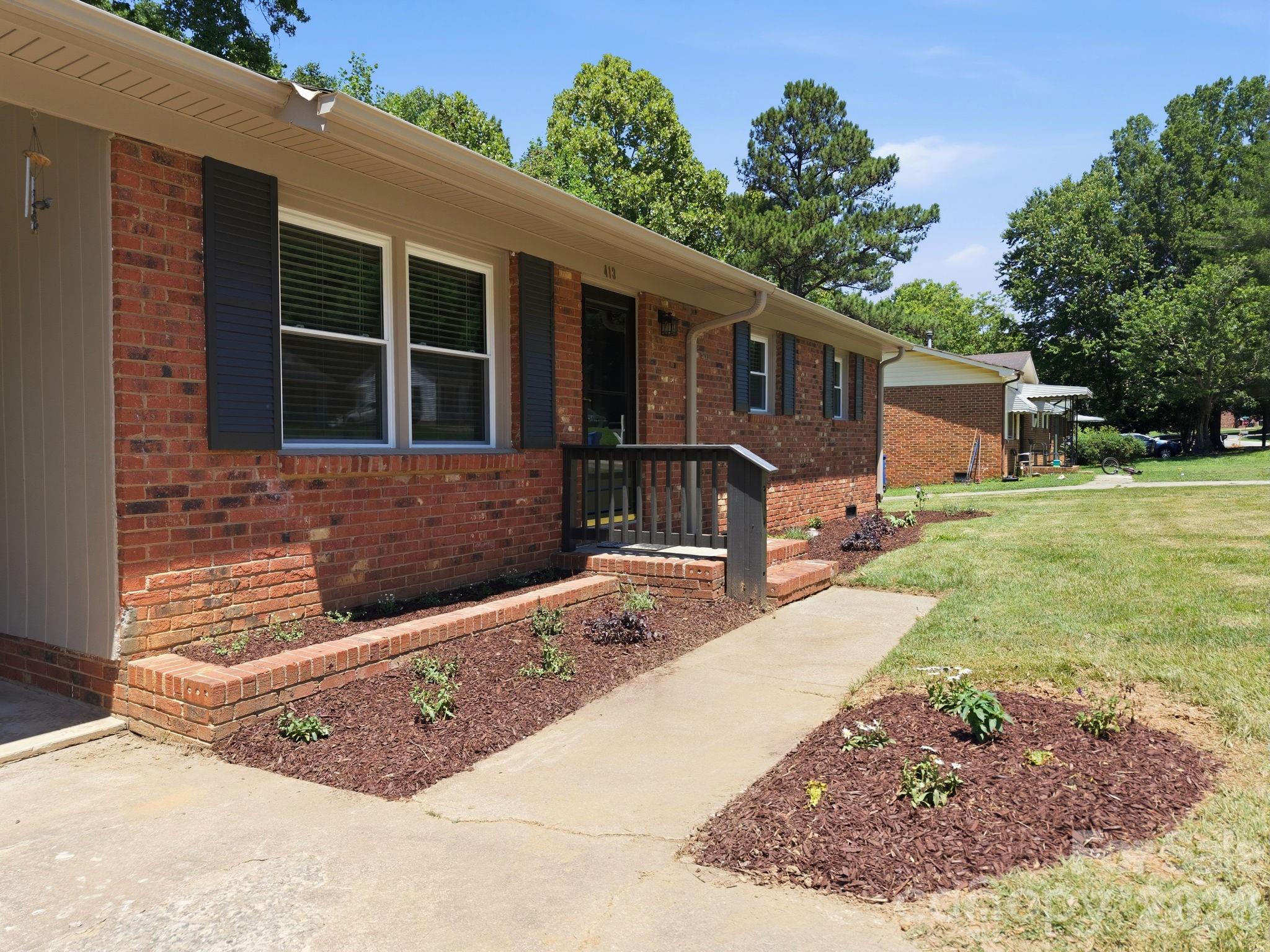 413 E Mclelland Avenue — Mooresville