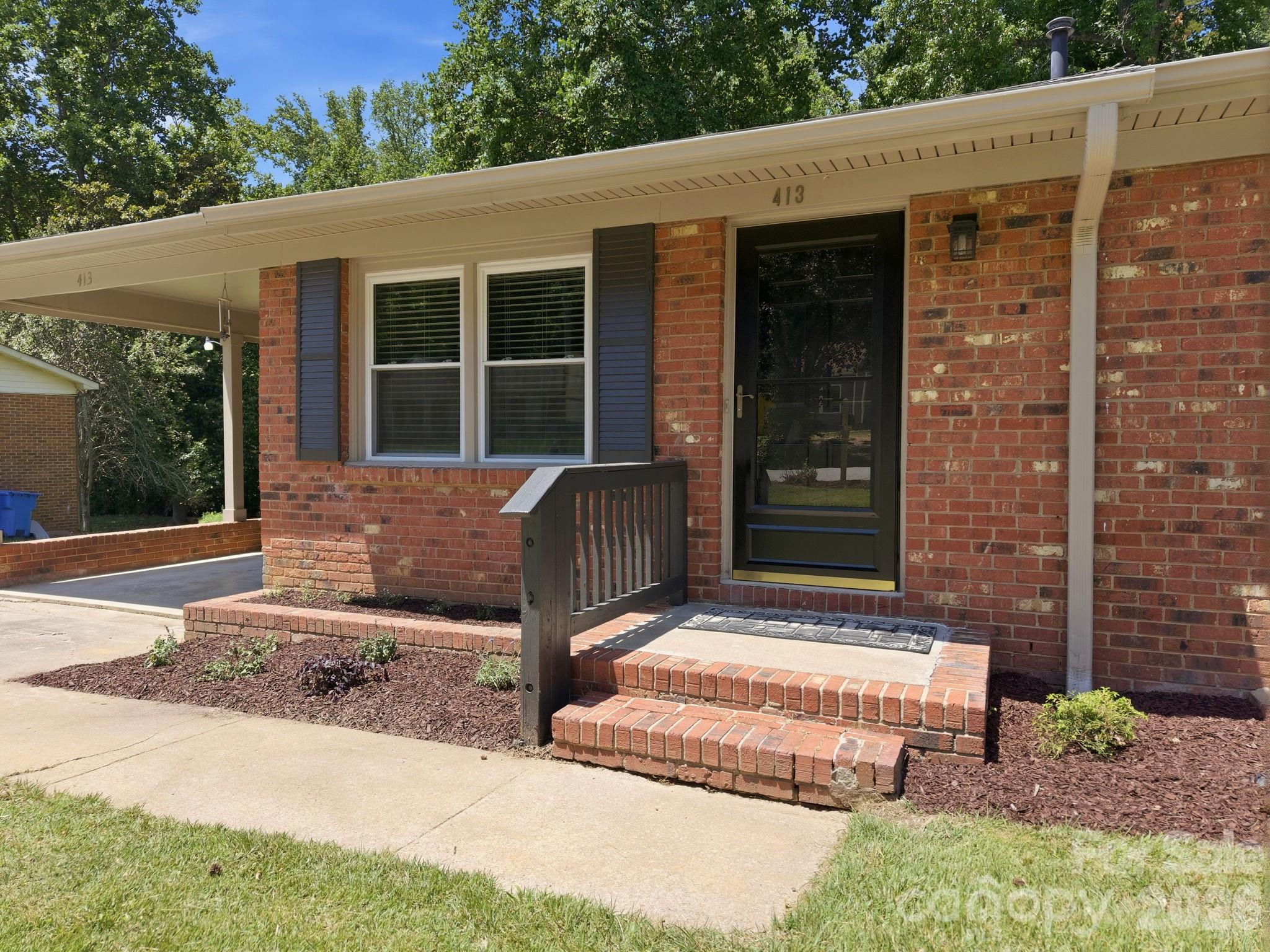 413 E Mclelland Avenue — Mooresville