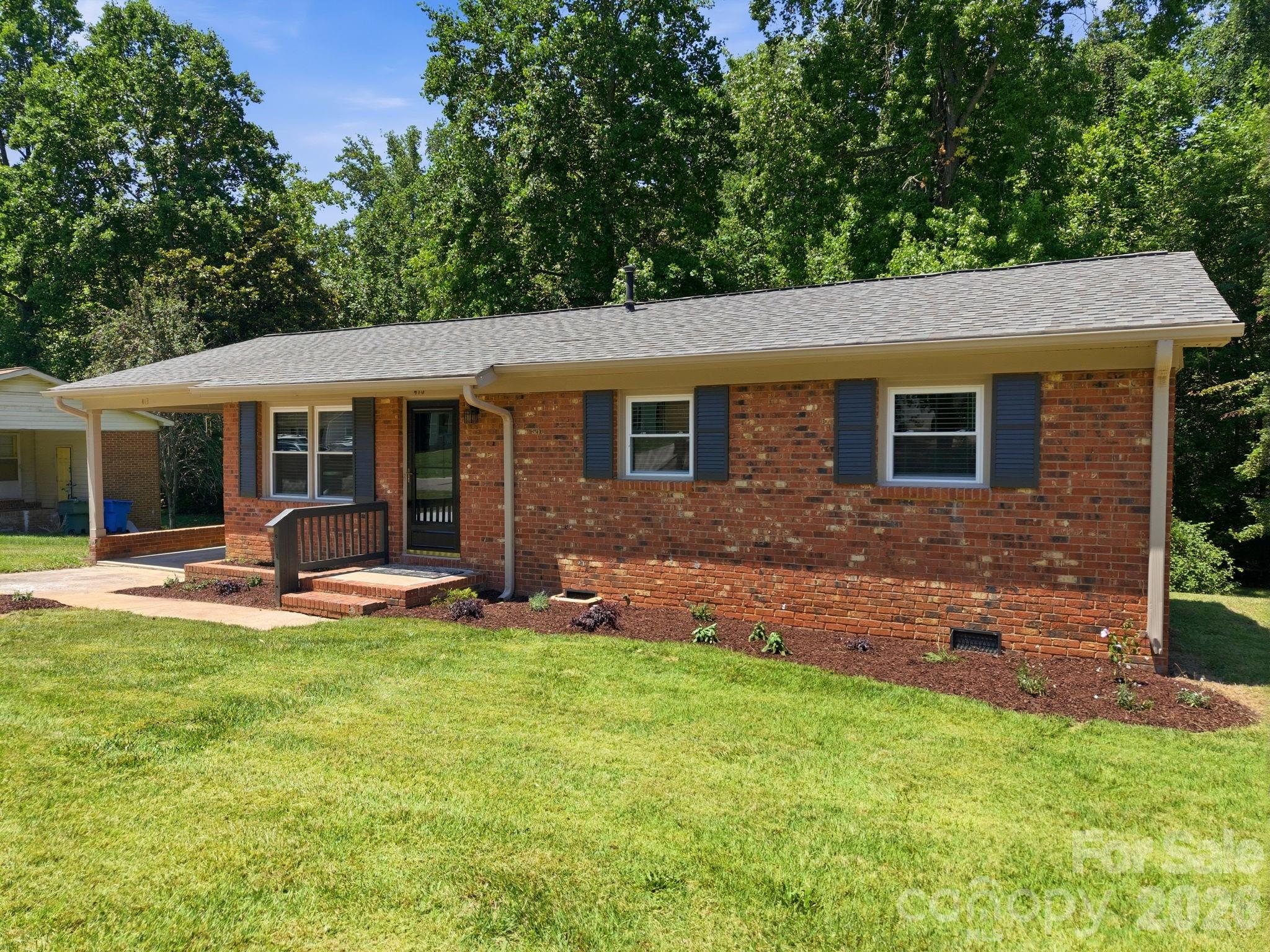 413 E Mclelland Avenue — Mooresville