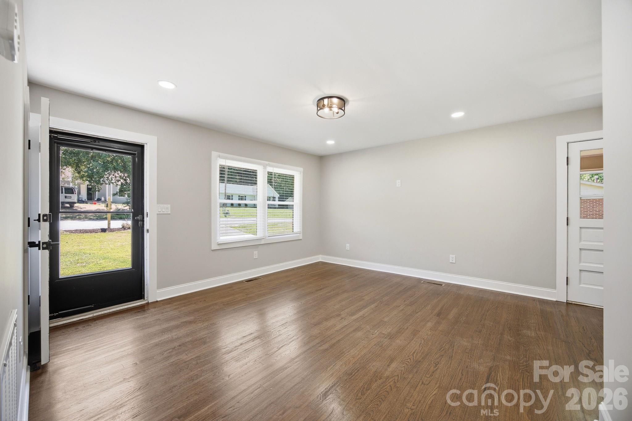 413 E Mclelland Avenue — Mooresville