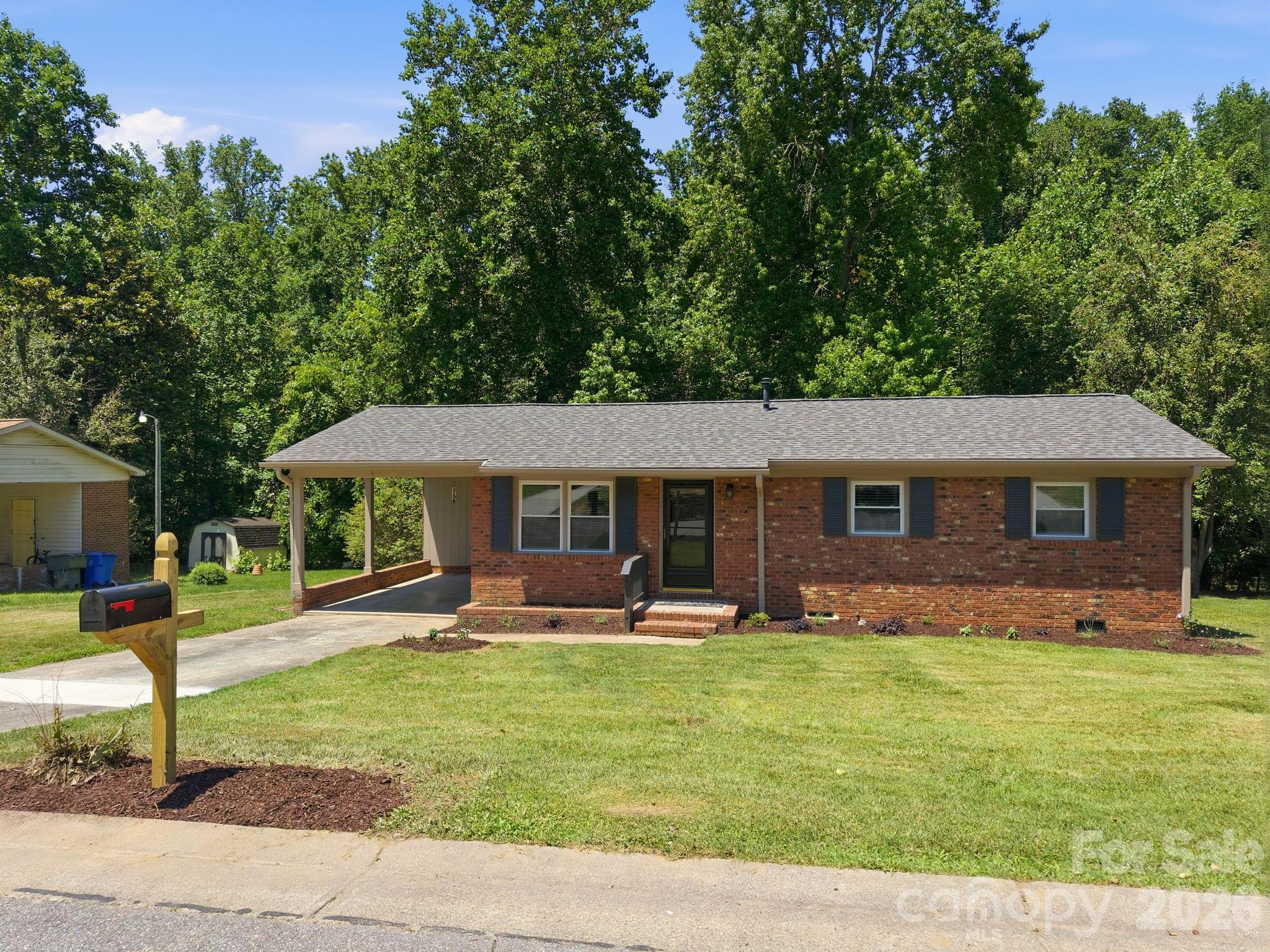 413 E Mclelland Avenue — Mooresville