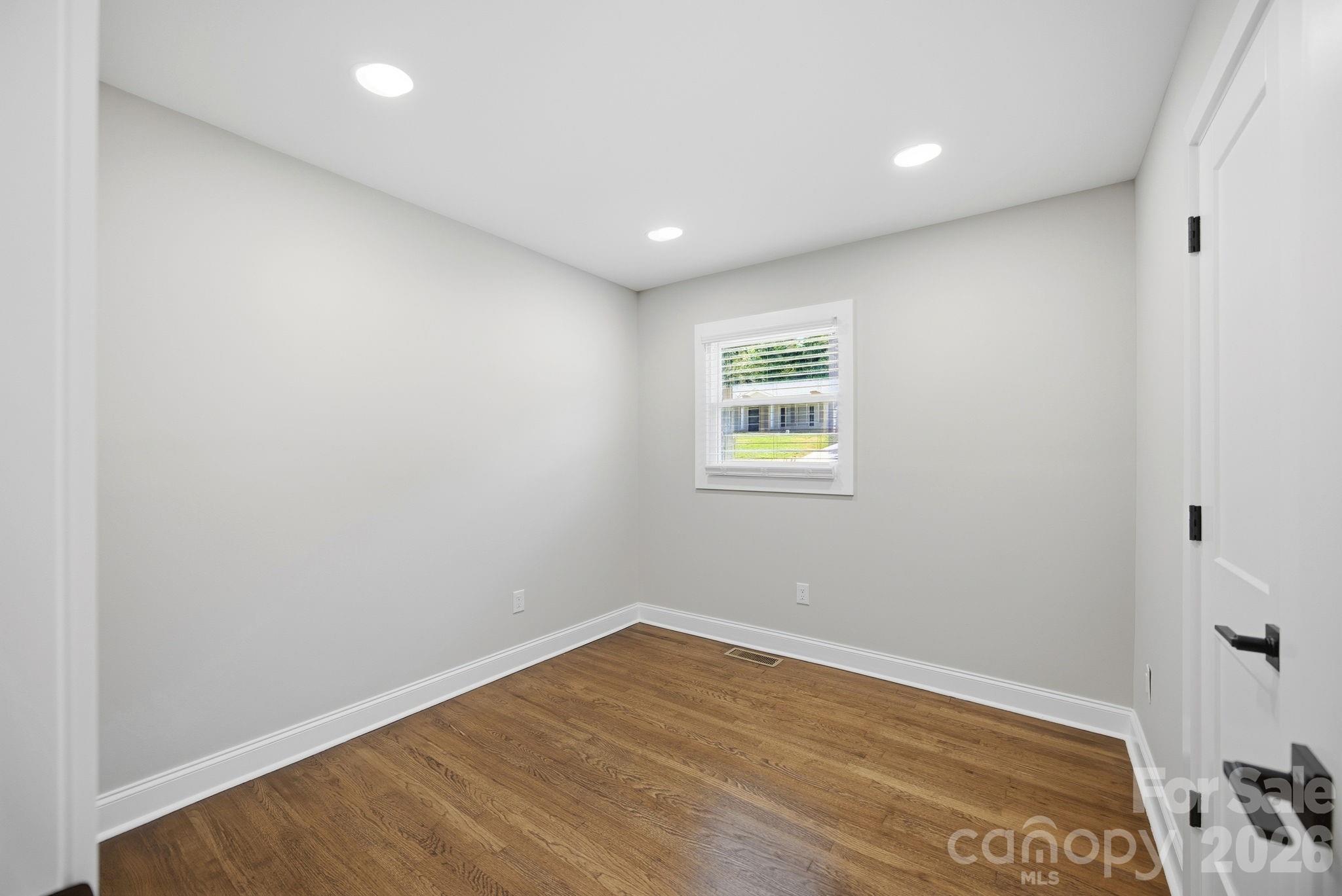 413 E Mclelland Avenue — Mooresville