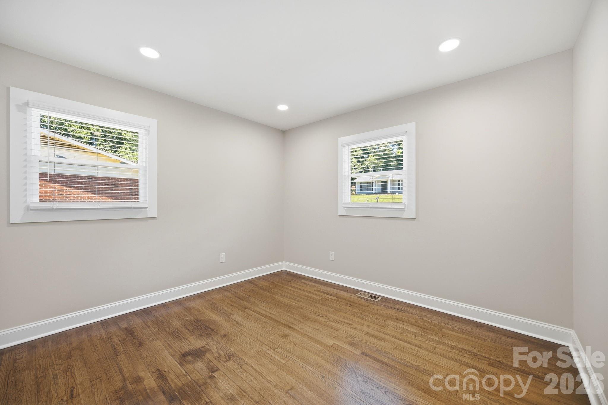 413 E Mclelland Avenue — Mooresville