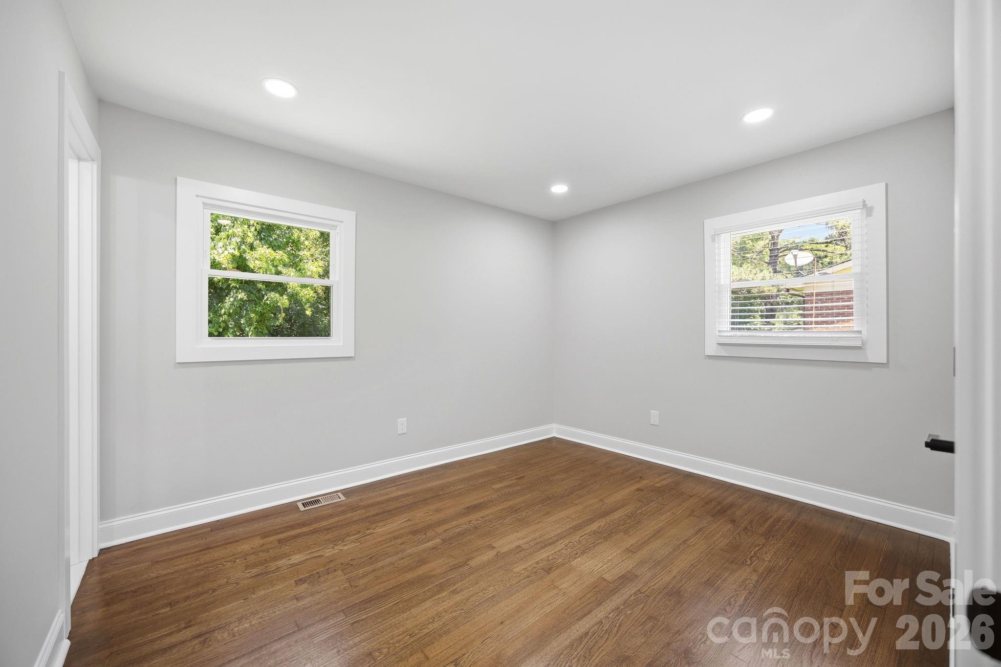 413 E Mclelland Avenue — Mooresville