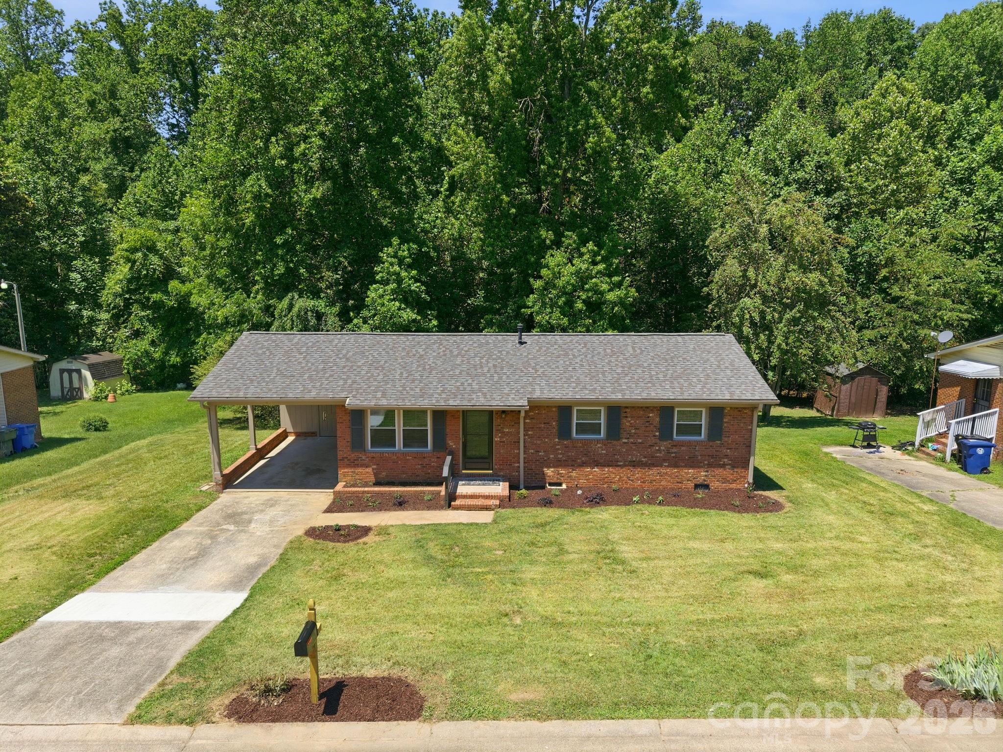 413 E Mclelland Avenue — Mooresville