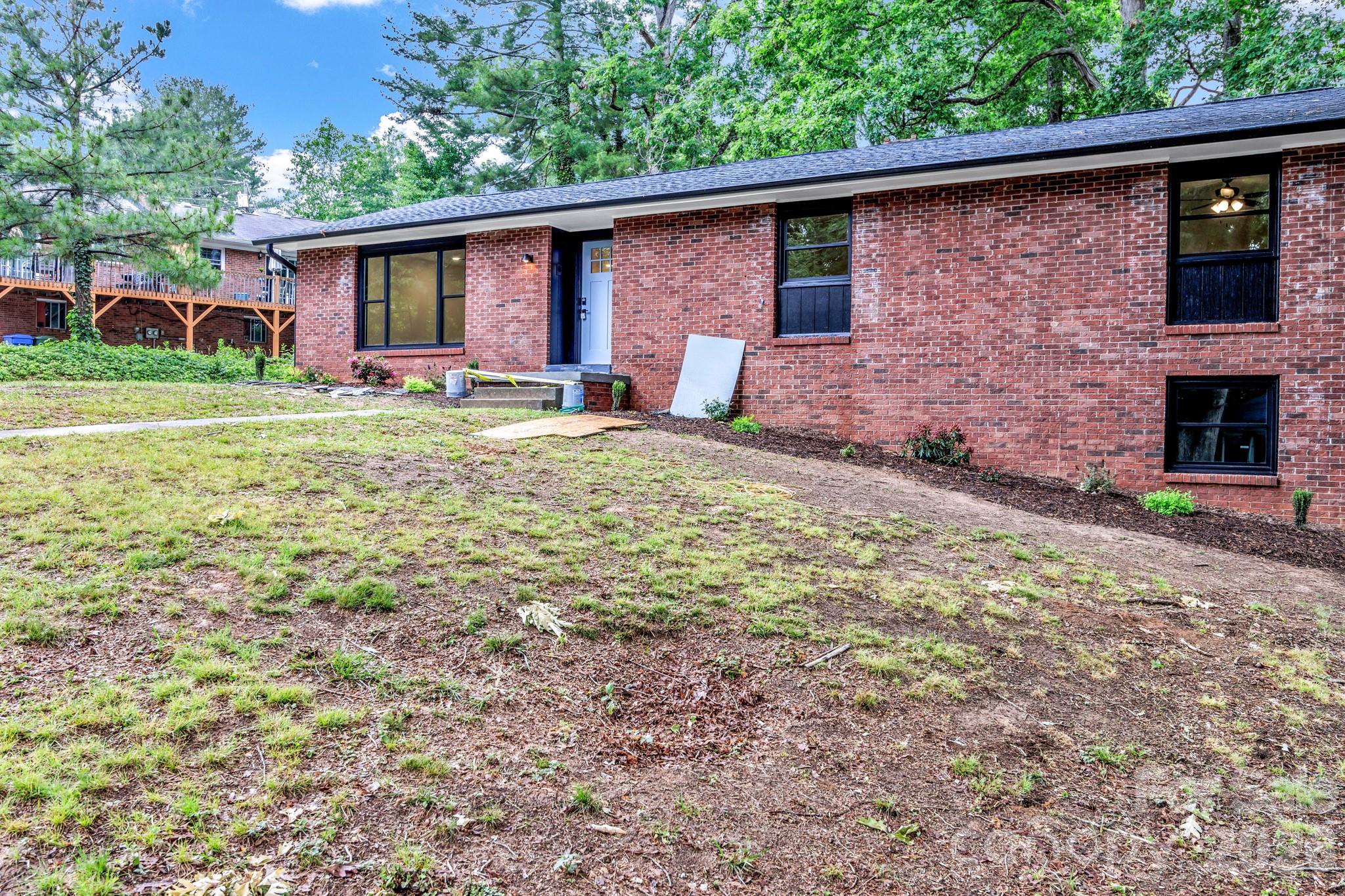 4 Barnes Road — Asheville
