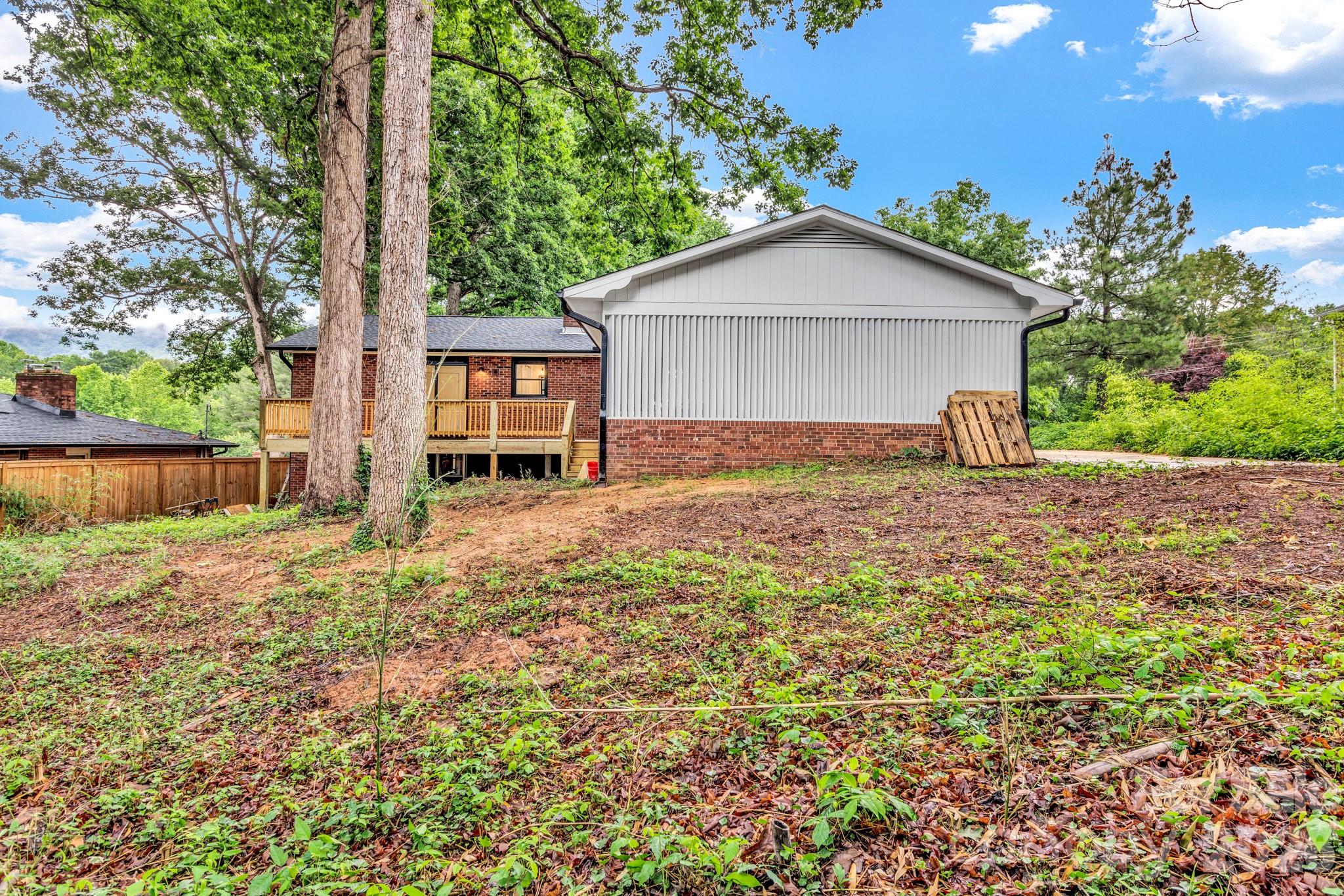 4 Barnes Road — Asheville
