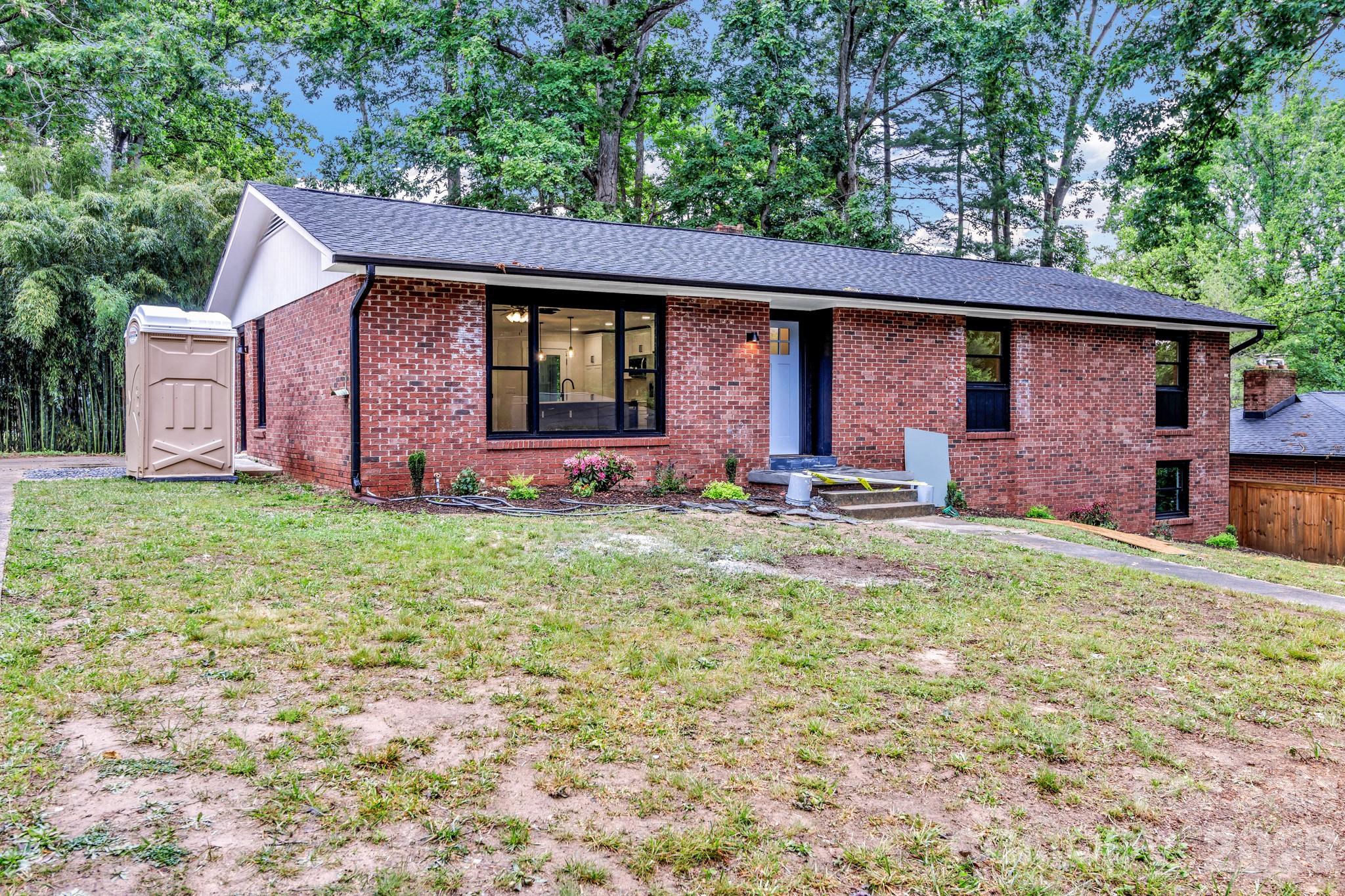 4 Barnes Road — Asheville