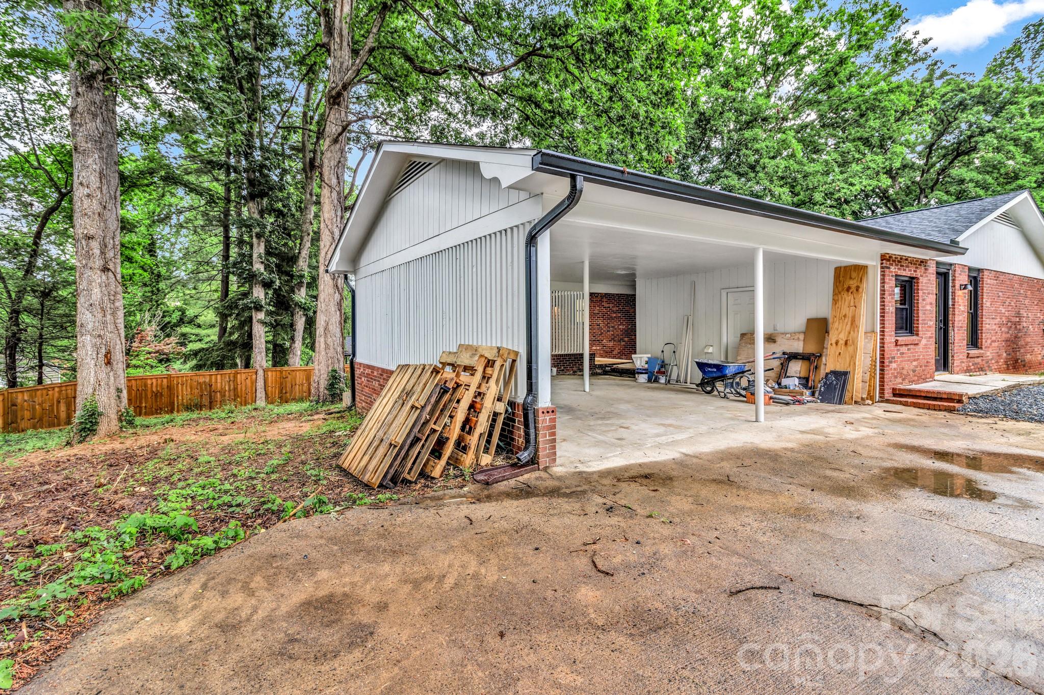 4 Barnes Road — Asheville