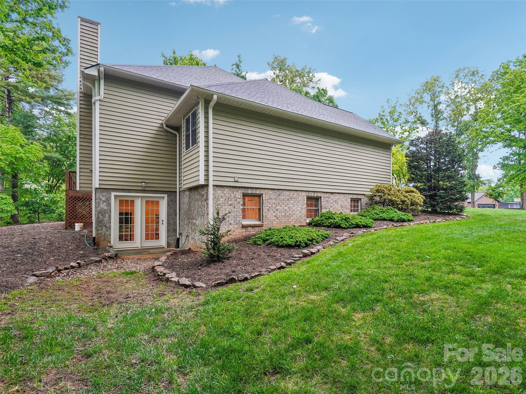 38 Forest Knoll Drive — Weaverville