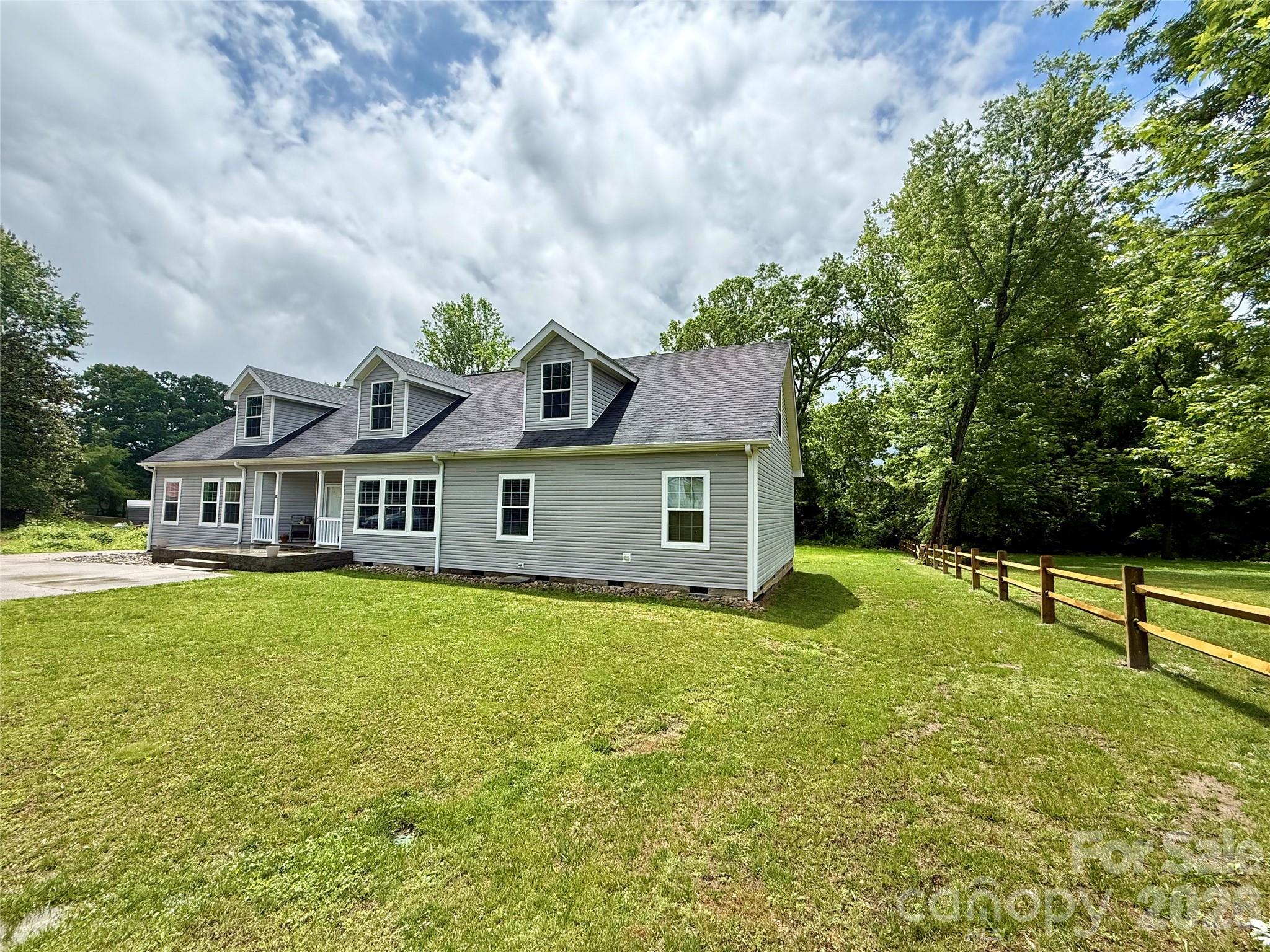 111 Robin Street — Hendersonville