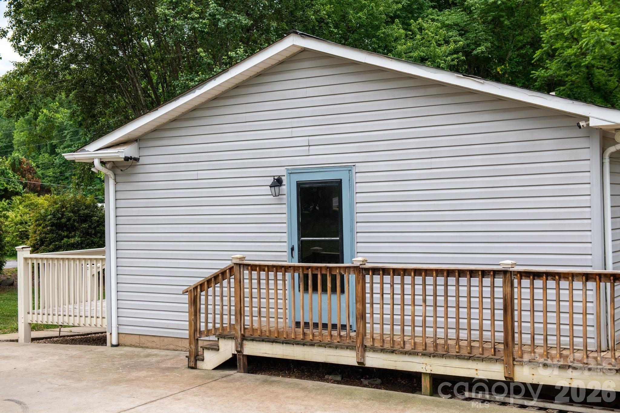 2308 walt arney Road — Lenoir