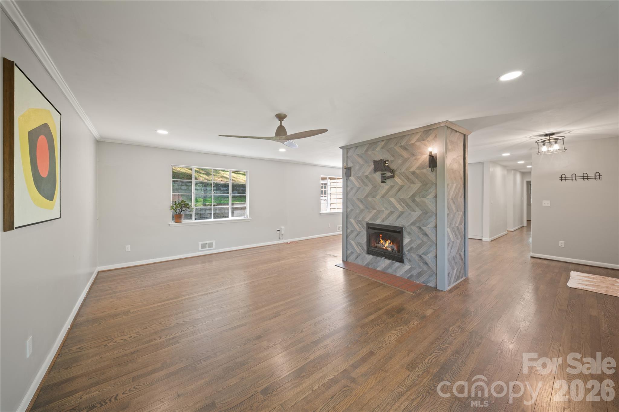 24 Warwick Place — Asheville