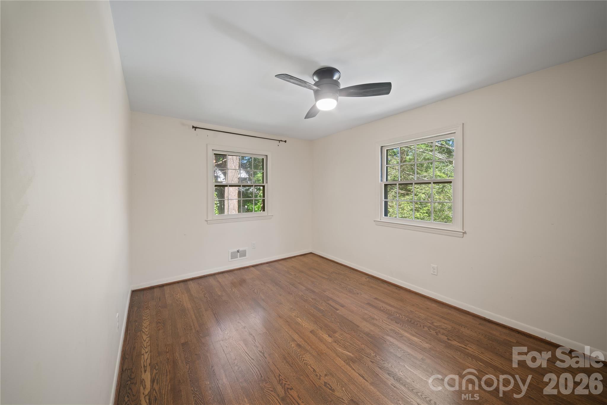 24 Warwick Place — Asheville