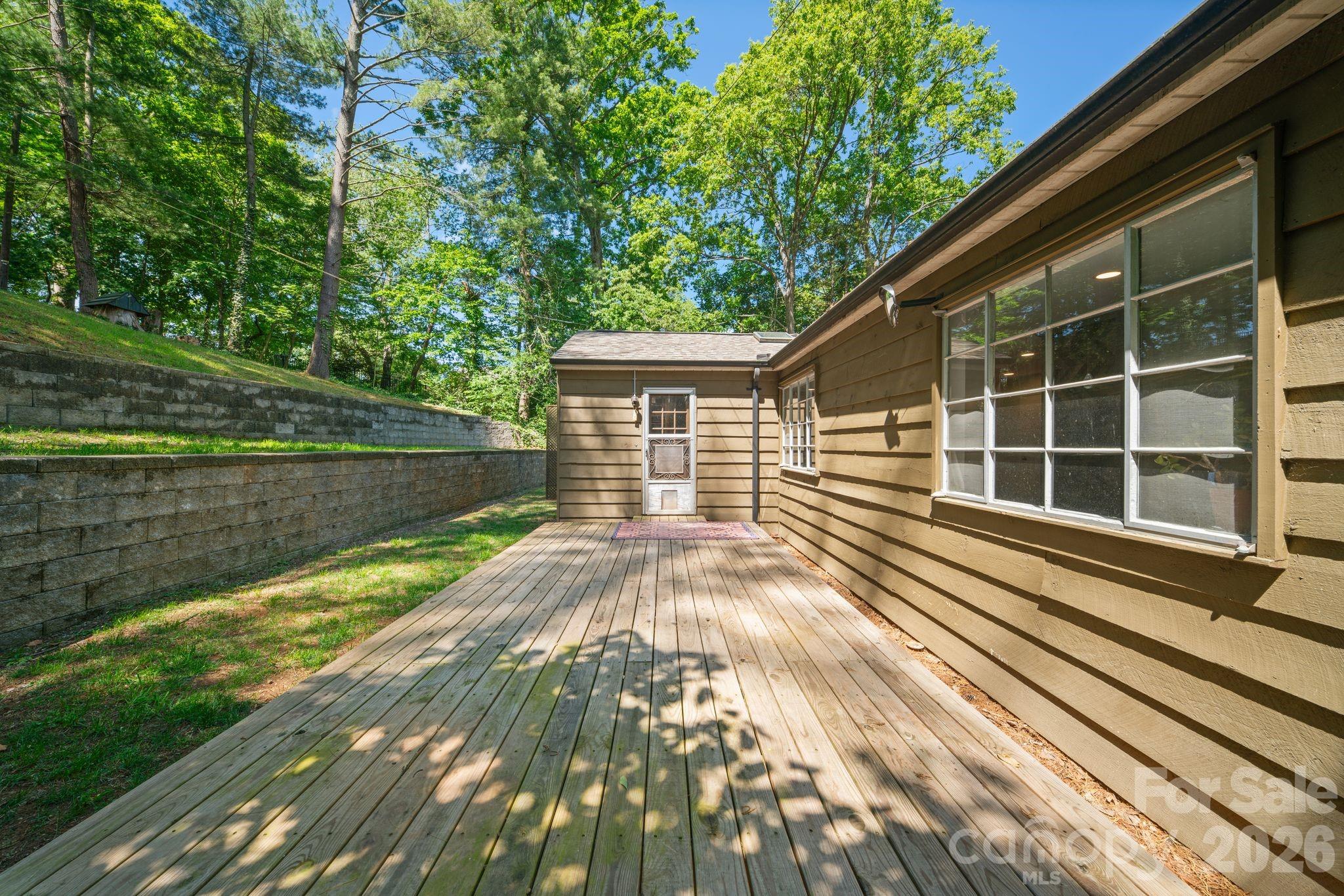 24 Warwick Place — Asheville