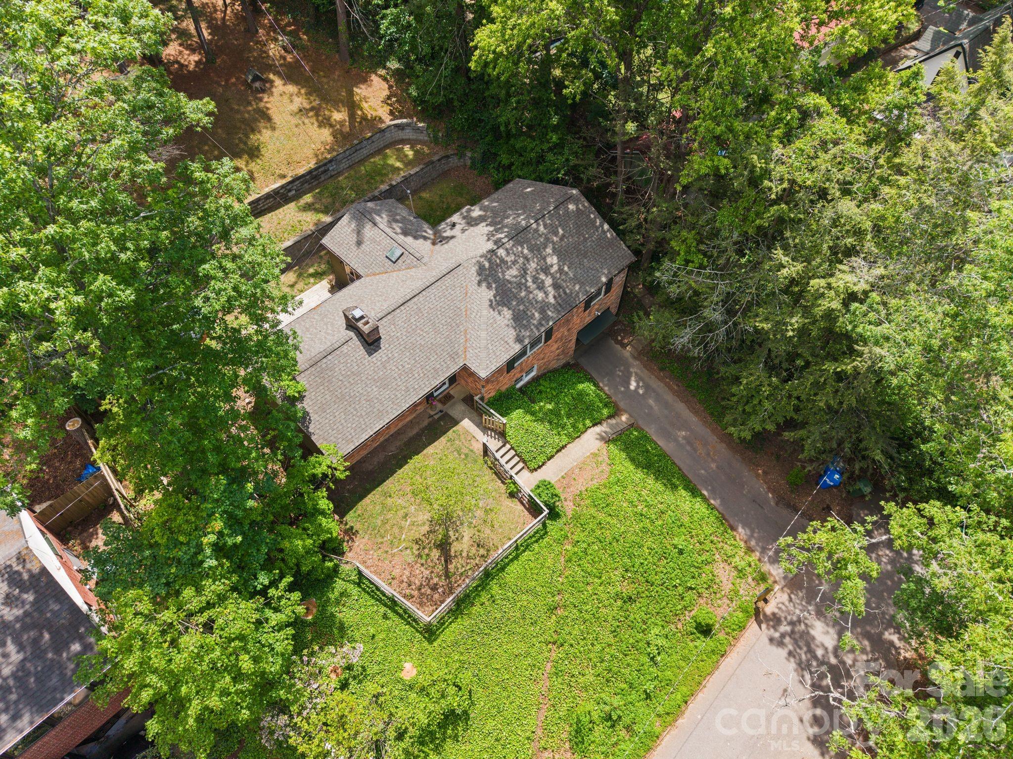 24 Warwick Place — Asheville