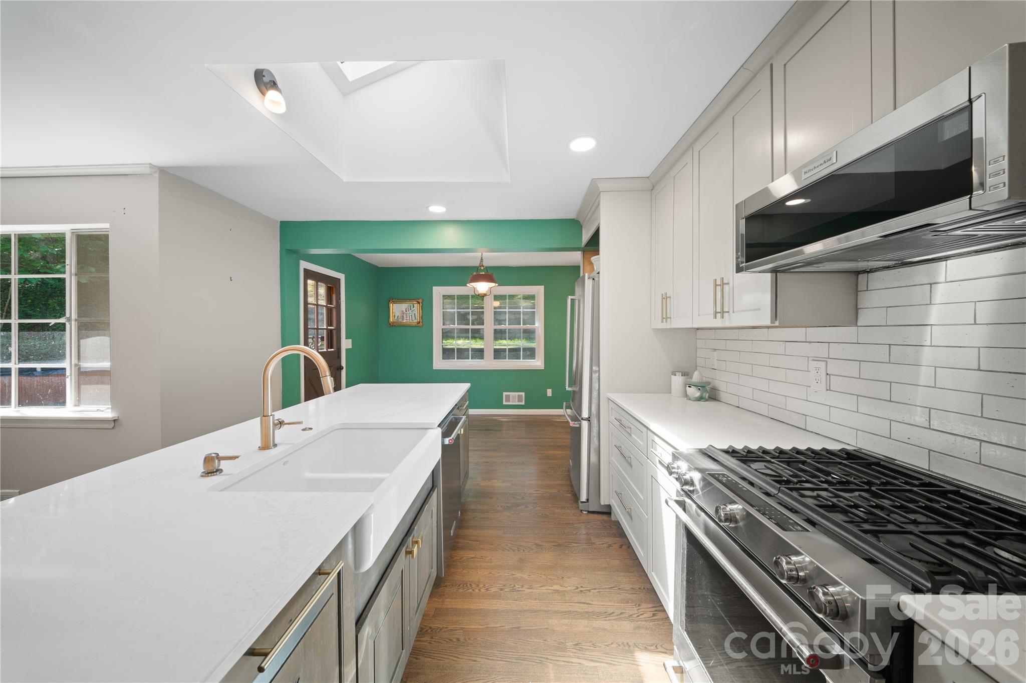 24 Warwick Place — Asheville