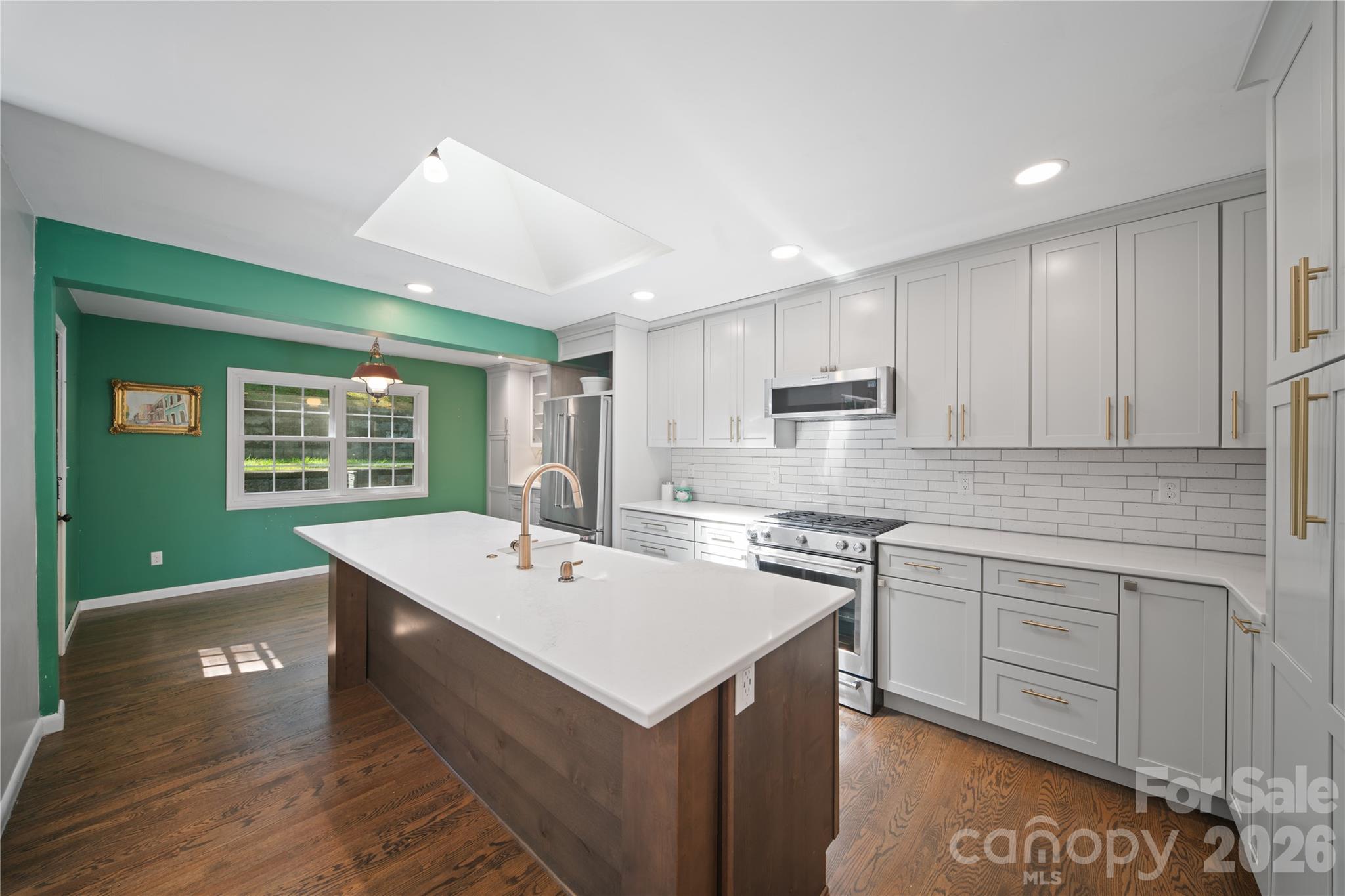 24 Warwick Place — Asheville