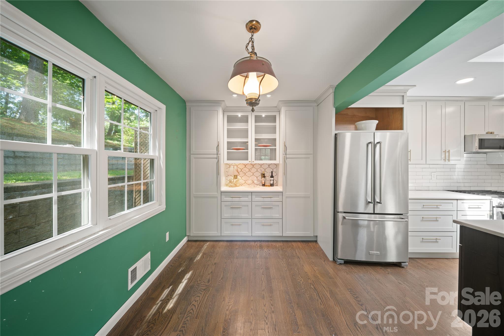 24 Warwick Place — Asheville