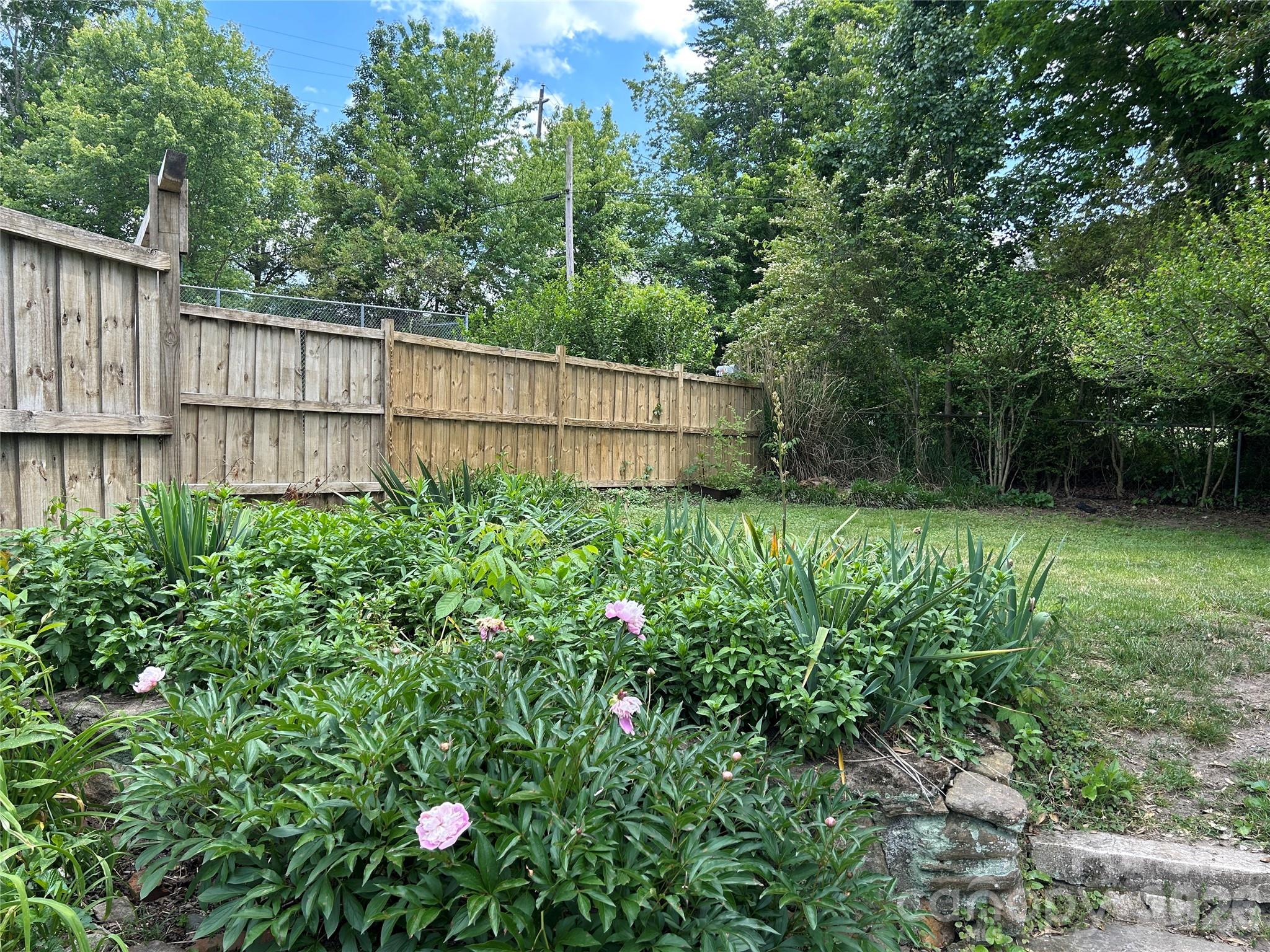 12 Penley Avenue — Asheville