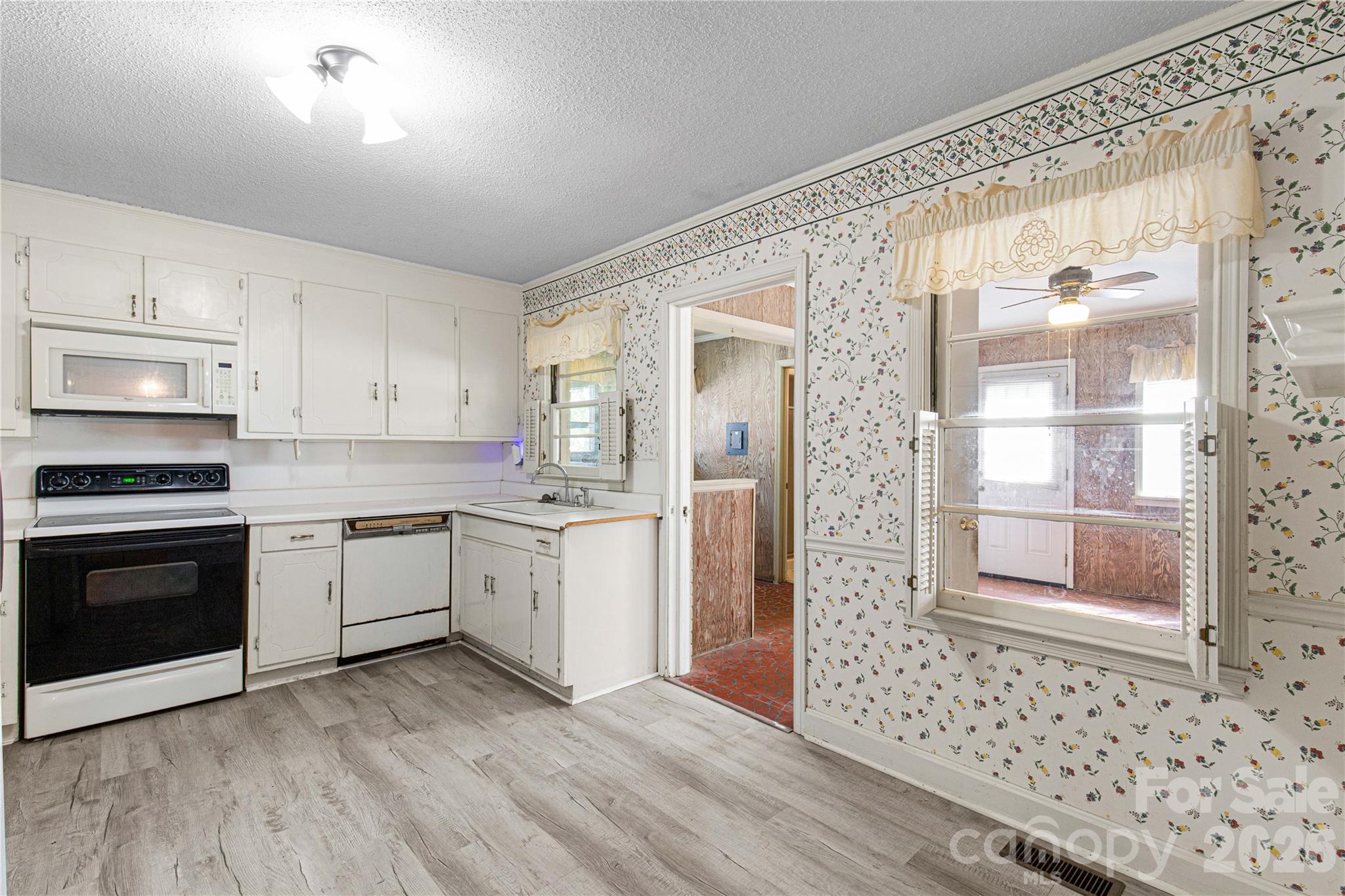 503 N Jackson Road — Lancaster