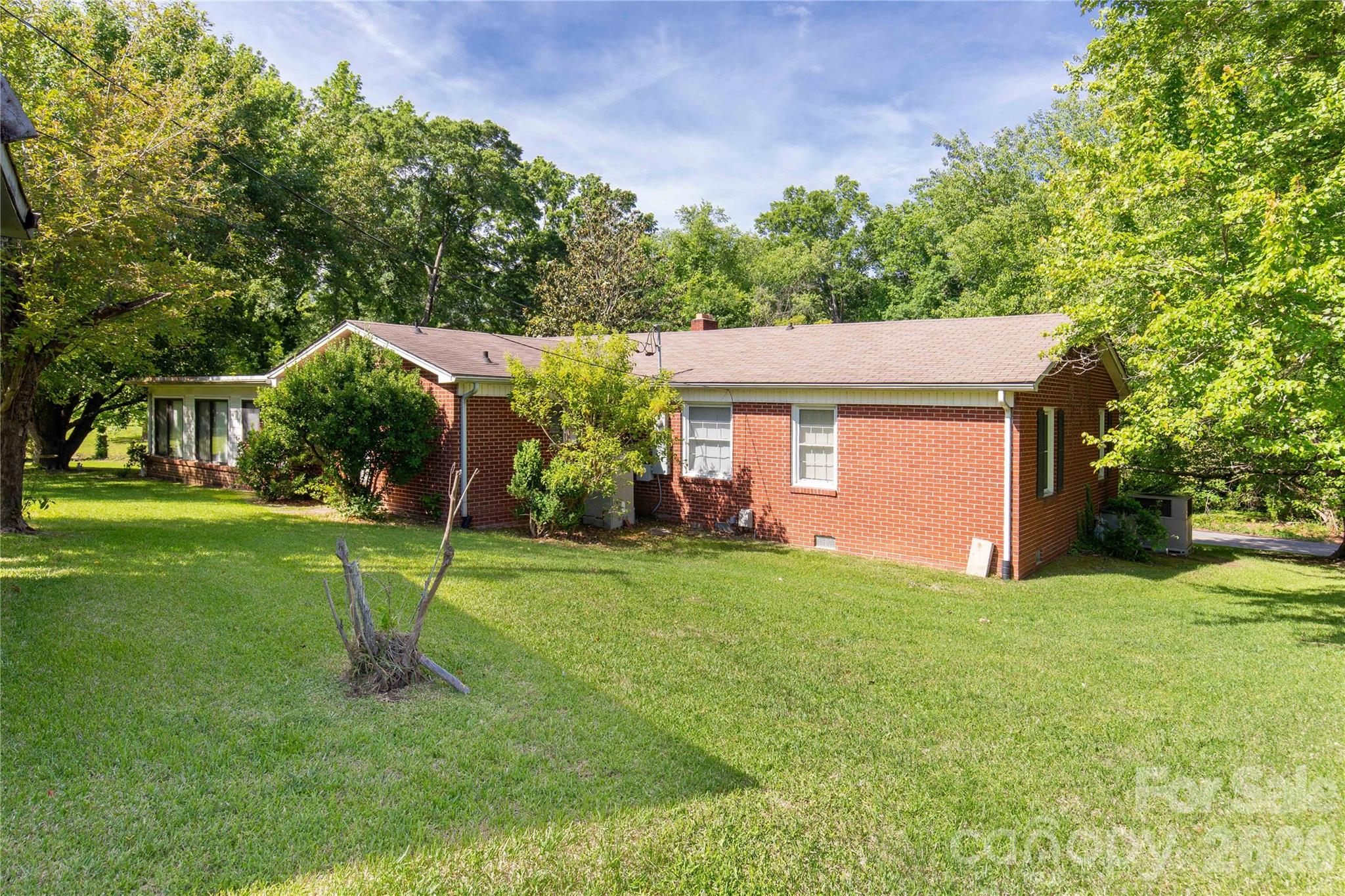 503 N Jackson Road — Lancaster