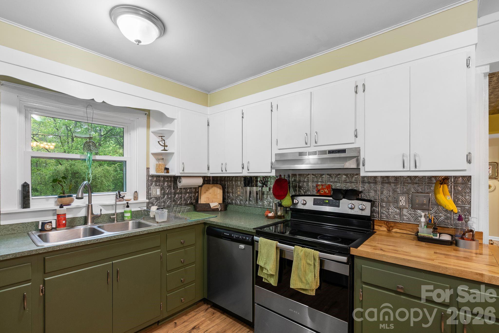 105 7th Street — Black Mountain
