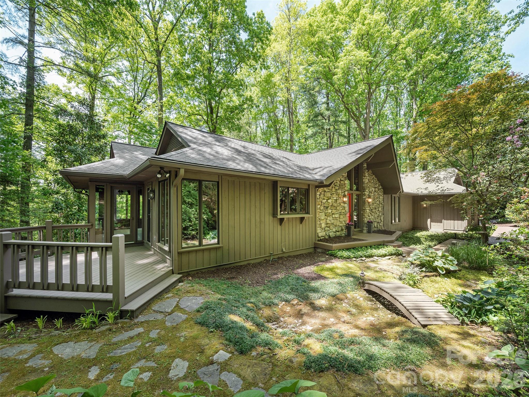 227 Estate Drive — Hendersonville